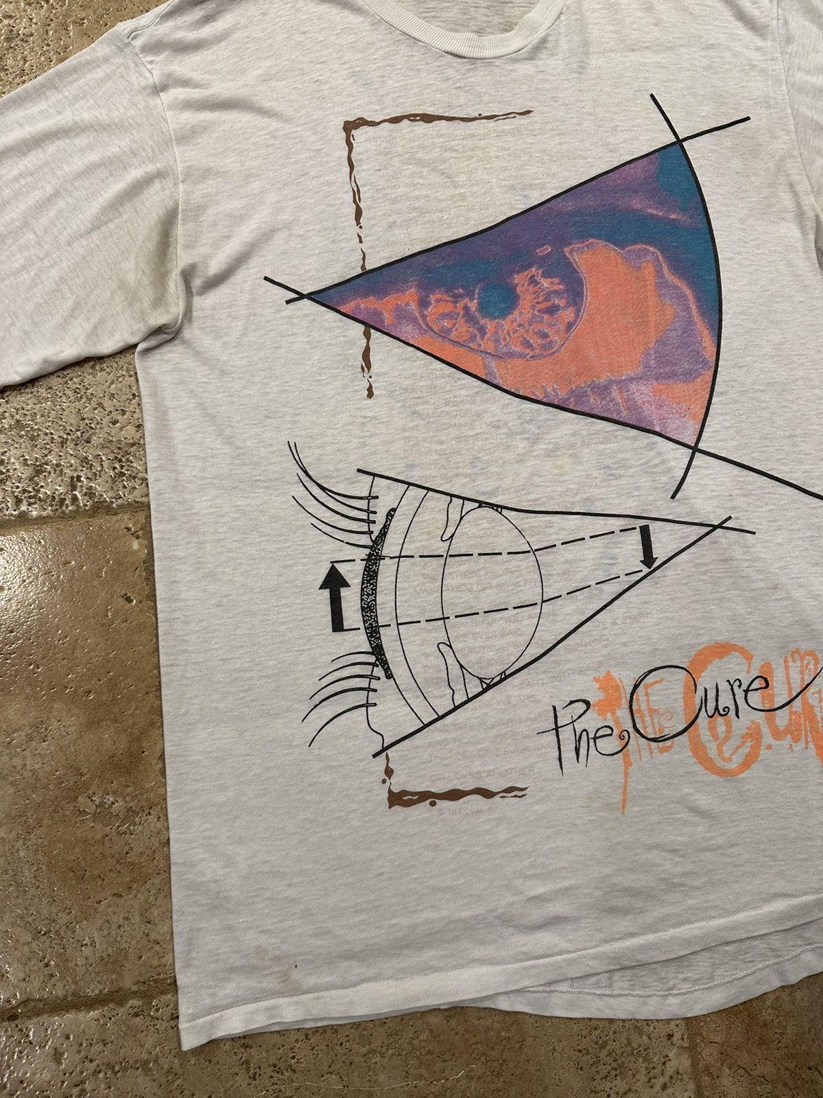 Band Tees Vintage The Cure 1987 Kissing Concert Tour White T-Shirt Size US XL / EU 56 / 4 - 6 Thumbnail
