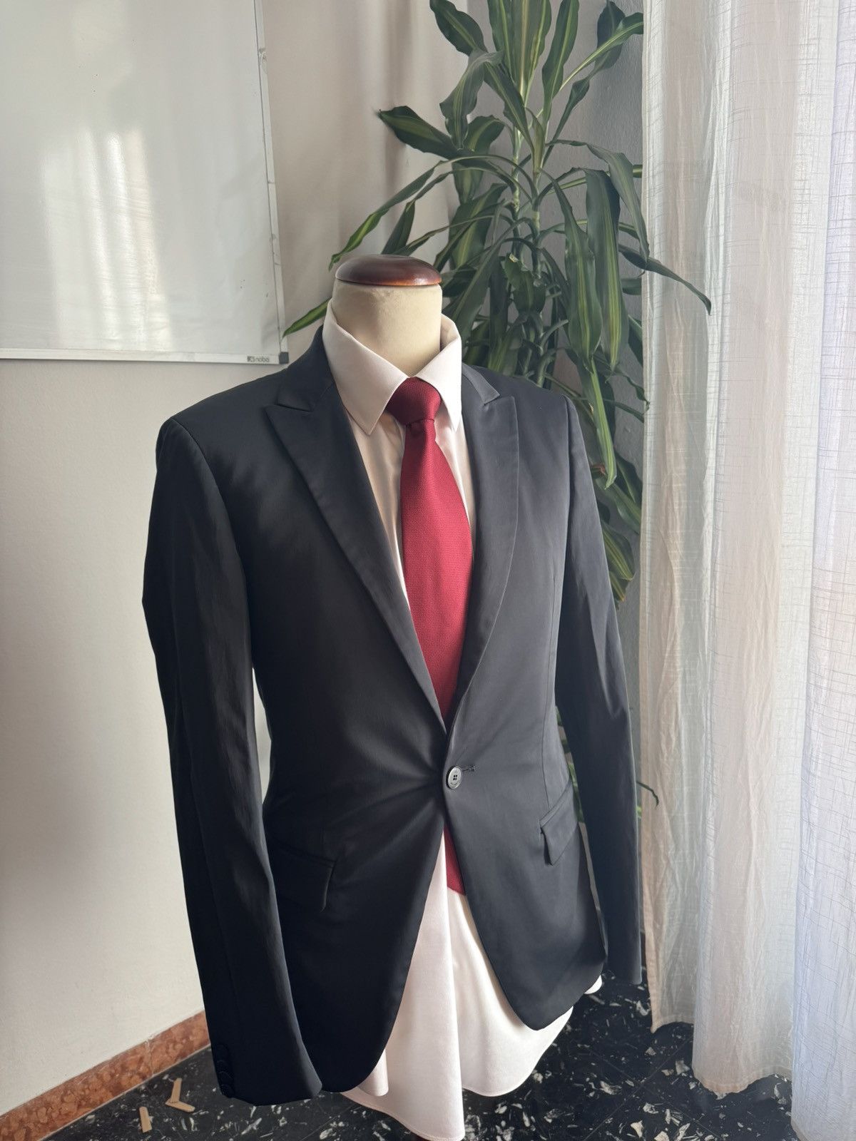 Calvin Klein Calvin Klein 46 black suit Size 46R - 2 Thumbnail