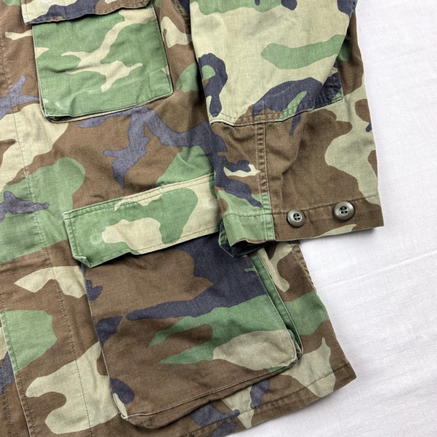 Vintage VINTAGE Army Button Up Shirt Adult Medium Green Military US Army 80s 1980s Camouflage Button-Up Mens Size US M / EU 48-50 / 2 - 7 Thumbnail