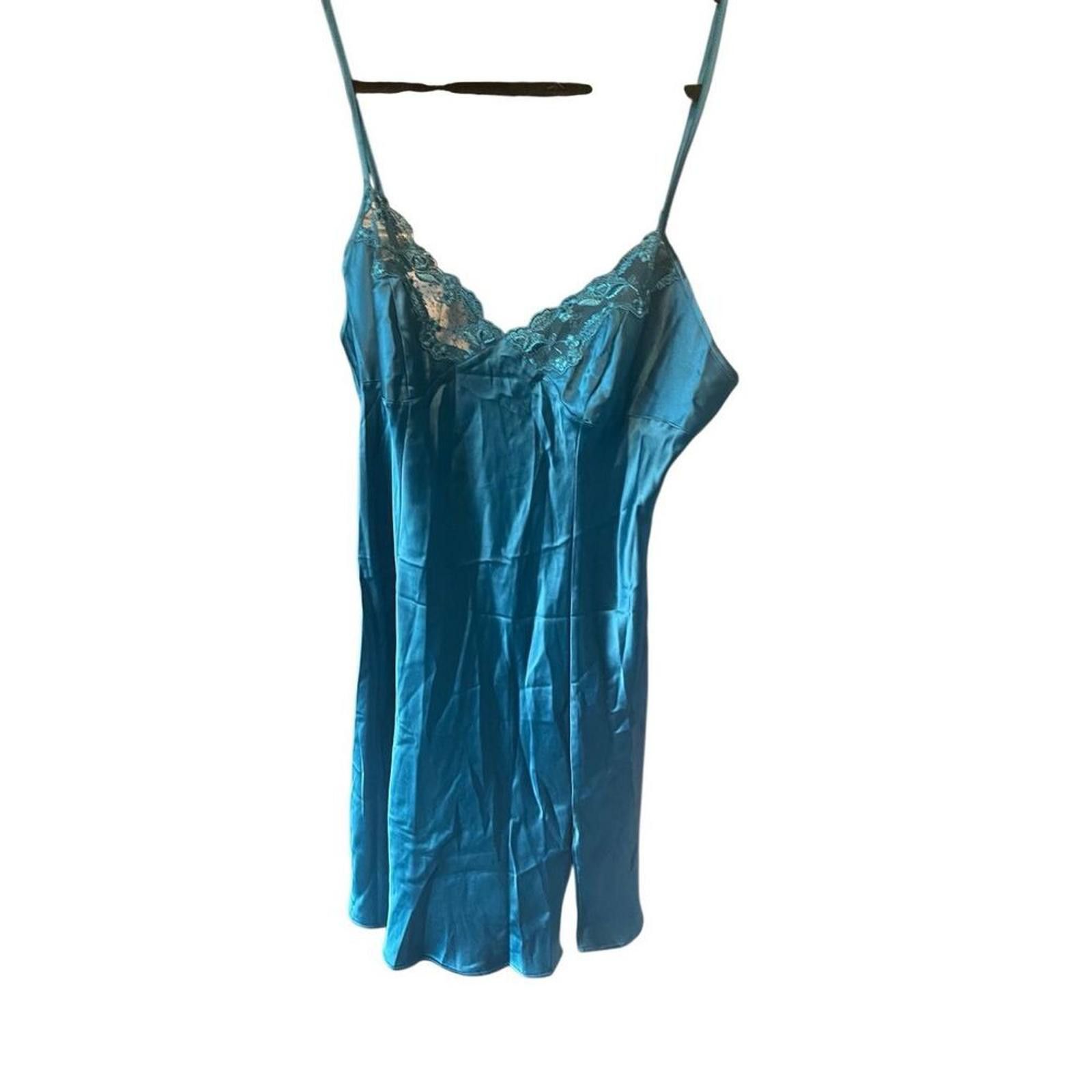 Designer Victoria's Secret robe and nightie set new with tags. Size ONE SIZE - 2 Thumbnail
