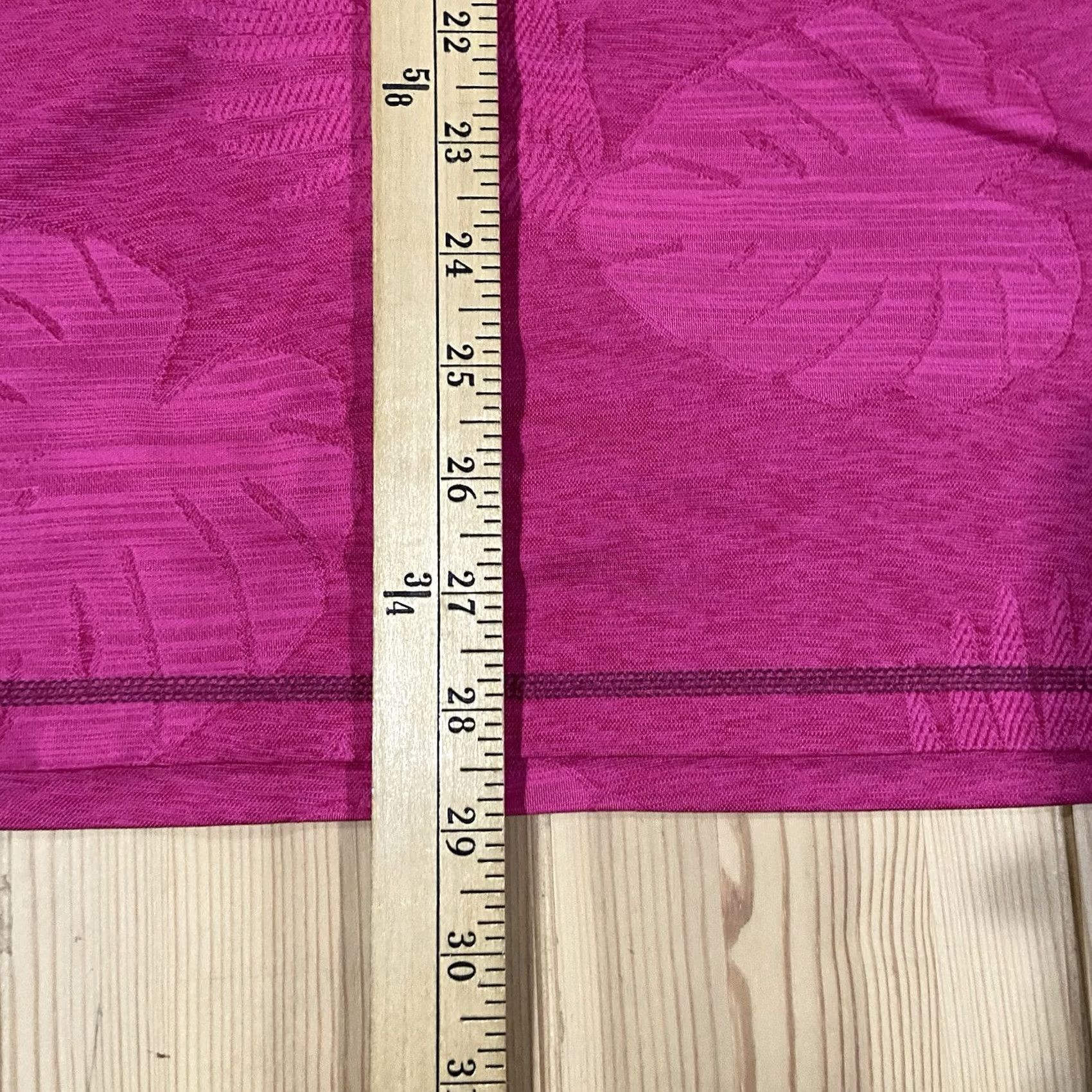 Tommy Bahama Tommy Bahama Shirt Mens Large Pink Island Zone Batik Leaves V Neck T-Shirt Design: Floral, Short Sleeve, Lightweight, Regular Fit Size US L / EU 52-54 / 3 - 6 Thumbnail
