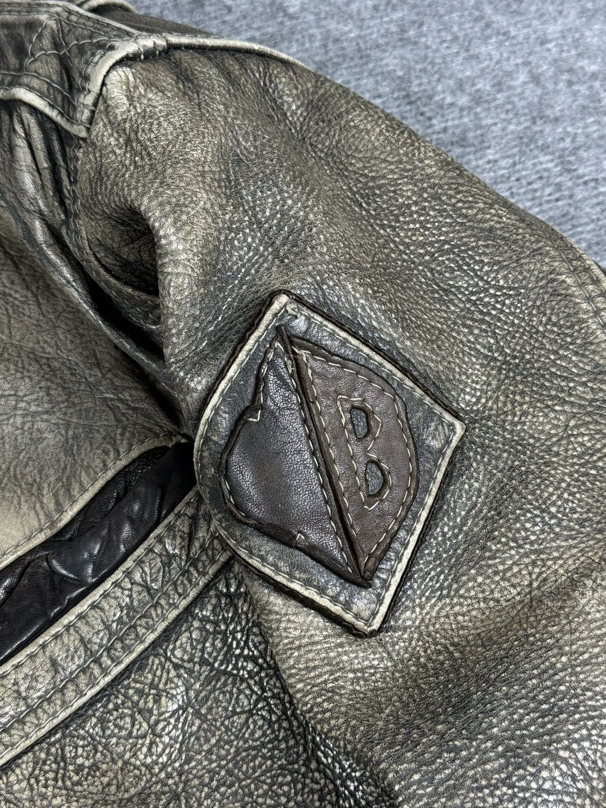 Vintage Vintage distressed leather bomber jacket Size US L / EU 52-54 / 3 - 11 Thumbnail