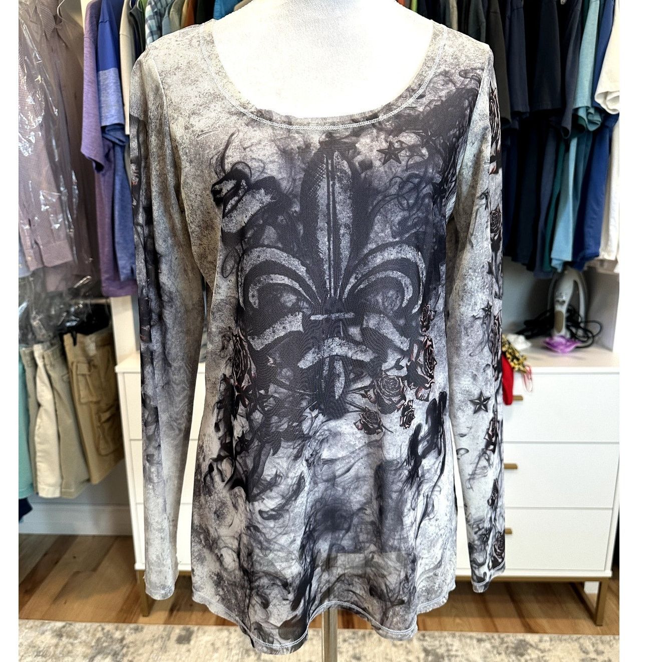Rock & Republic Rock & Republic Women's Fleur De Lis Gray Graphic Mesh Top M Size M / US 6-8 / IT 42-44 - 1 Thumbnail
