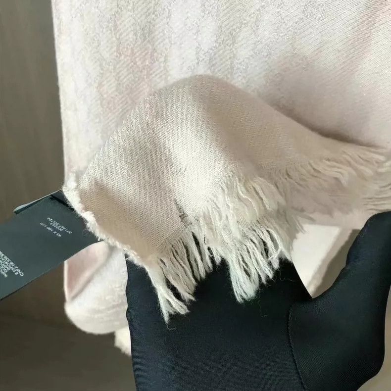 Gucci Gucci Minimalist Pink Scarf with Minor Wear-2506 Size ONE SIZE - 4 Thumbnail
