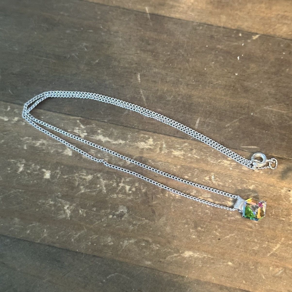 Vintage Vintage silver tone Aurora Borealis cube pendant necklace Size ONE SIZE - 2 Thumbnail