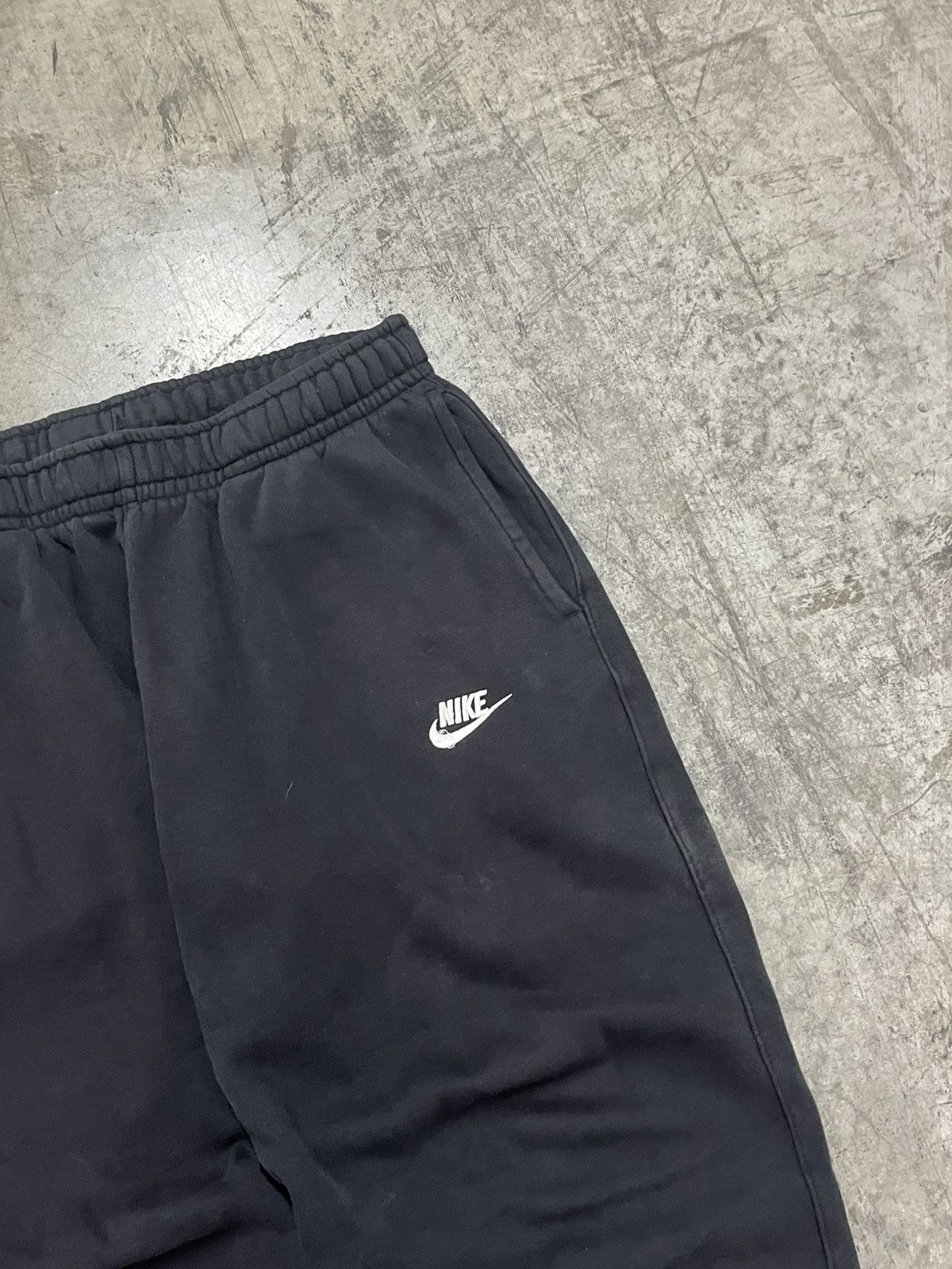 Vintage Nike sweatpants baggy fit wide leg streetwear hype cozy Size US 30 / EU 46 - 4 Thumbnail