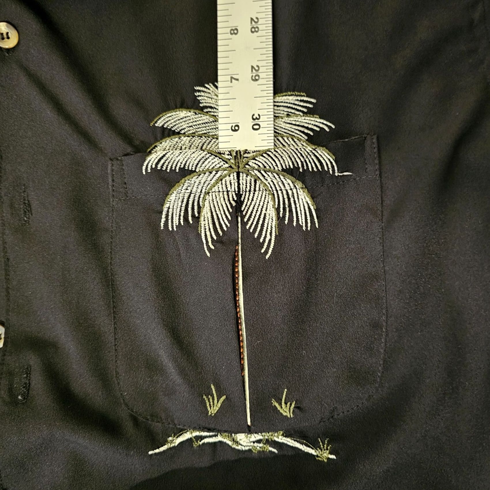Vintage VINTAGE Resortwear Hawaiian Button-Up Shirt XL Black Pocket Palm Mens Size US XL / EU 56 / 4 - 4 Thumbnail