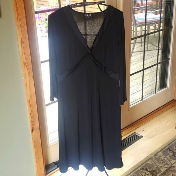 Designer BCBG Paris Vneck Cross Bodice Black 3/4 Sleeve Sz. XL Dress Size XL / US 12-14 / IT 48-50 - 1 Thumbnail