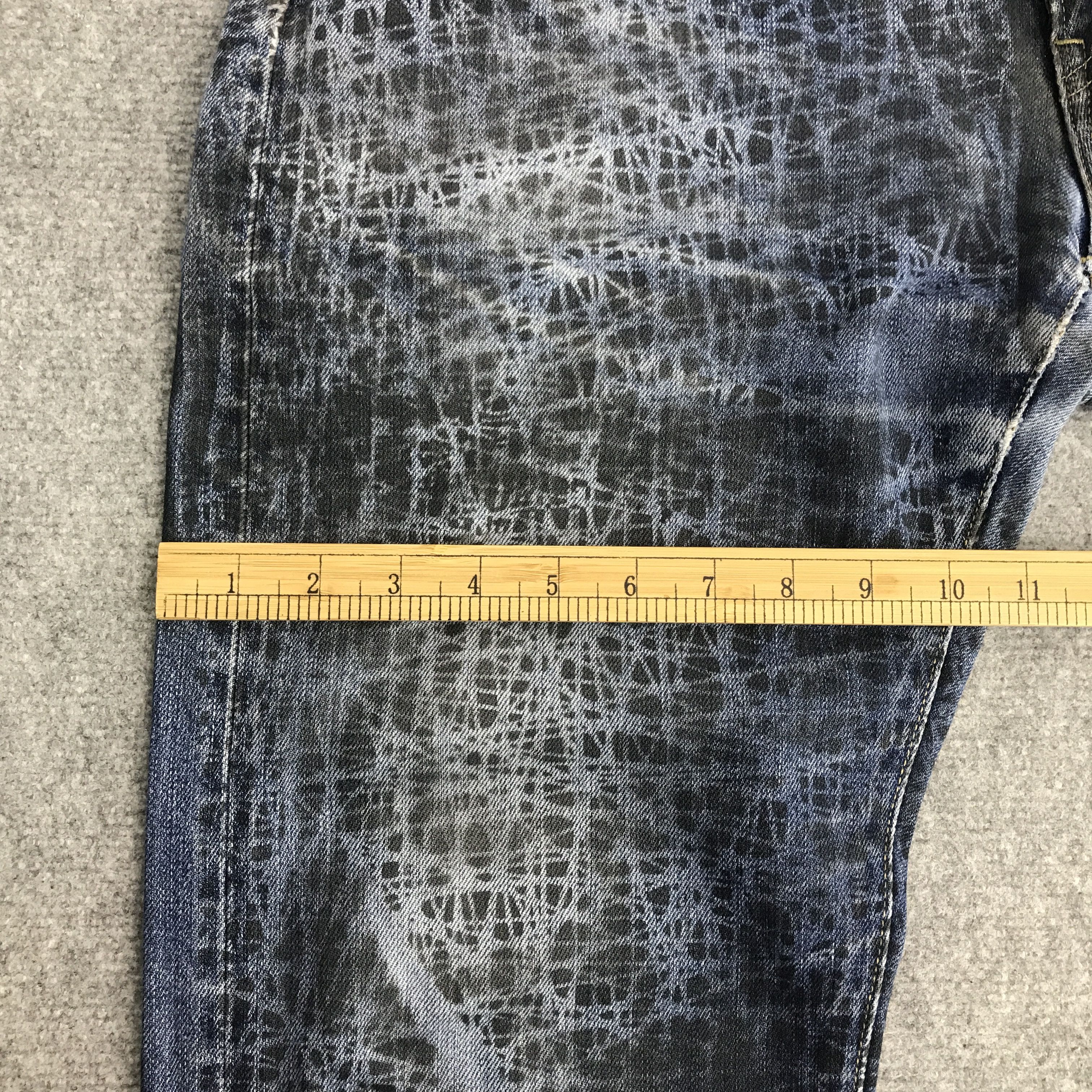 Japanese Brand × Uniqlo Rare Uniqlo Regular Custom Art Style Denim Jeans Size US 35 - 9 Thumbnail