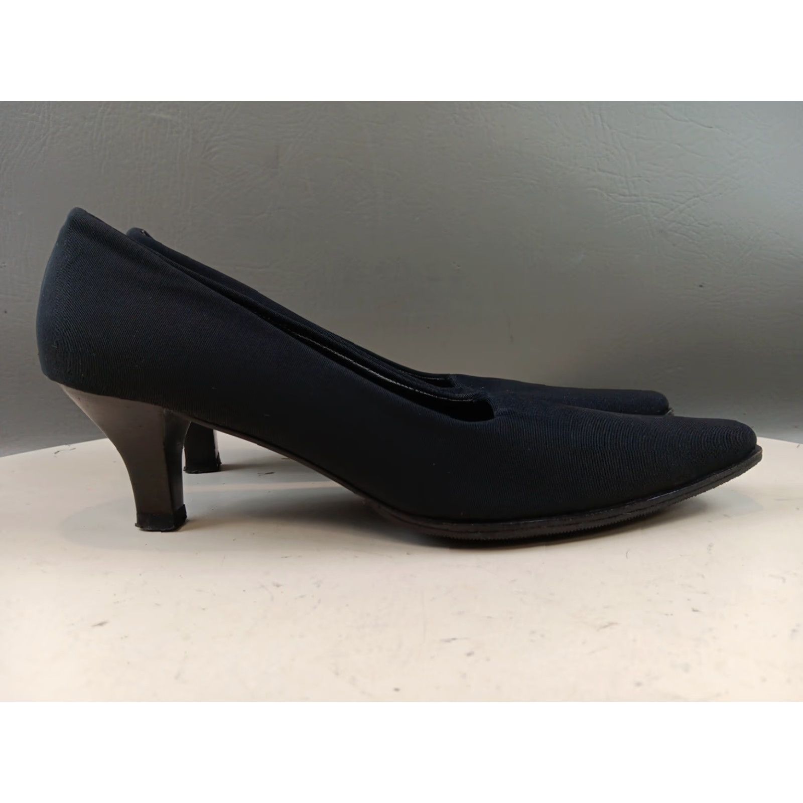 Salvatore Ferragamo VINTAGE Salvatore Ferragamo Pumps SHOE Women US8 Black Textured Fabric Block Heel Almond Toe Slip On Lightly Worn Size US 8 / IT 38 - 7 Thumbnail