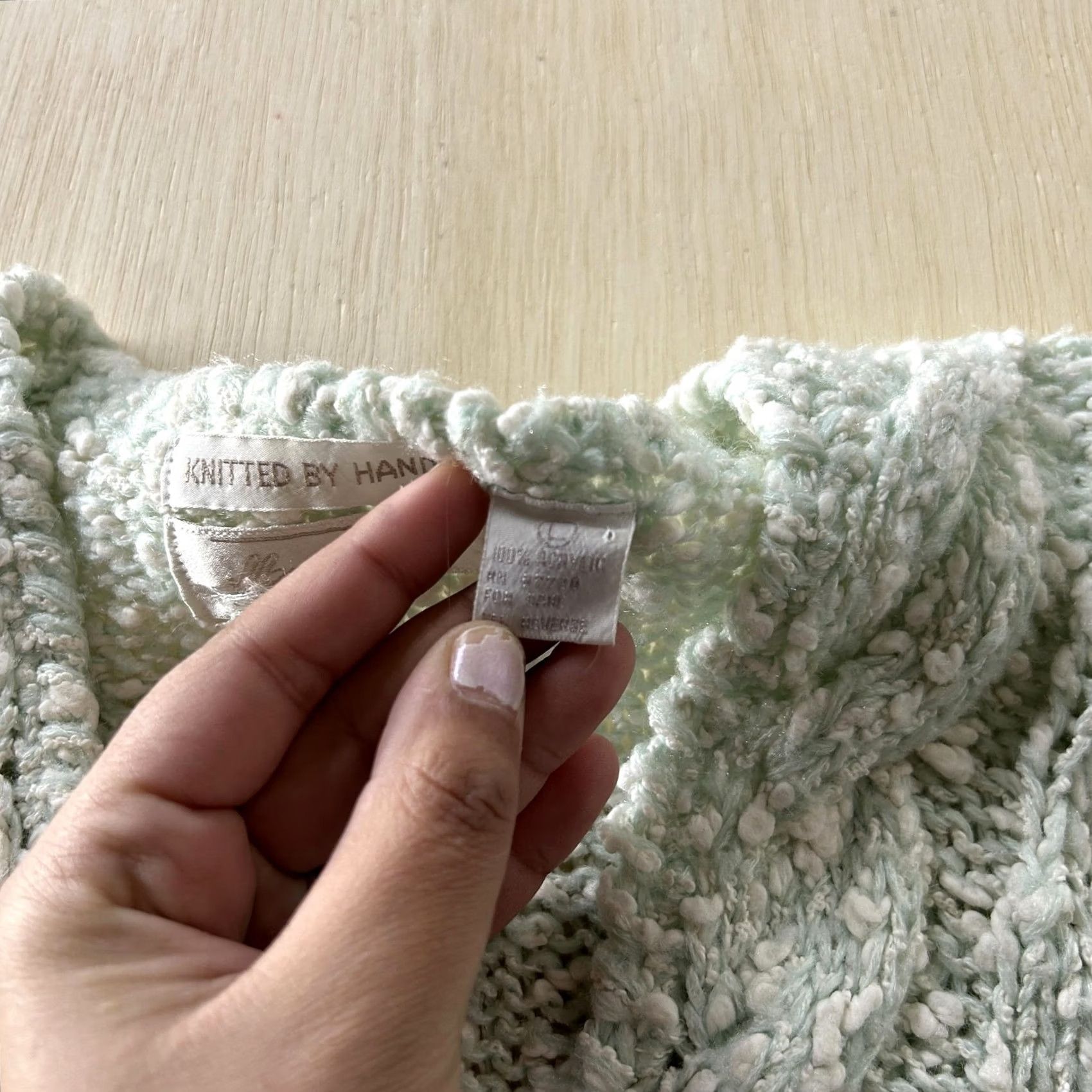Vintage VINTAGE Hand Knit Sweater Vest Womens Large Green V Neck Cable Knit Boucle Textured Size L / US 10 / IT 46 - 4 Thumbnail