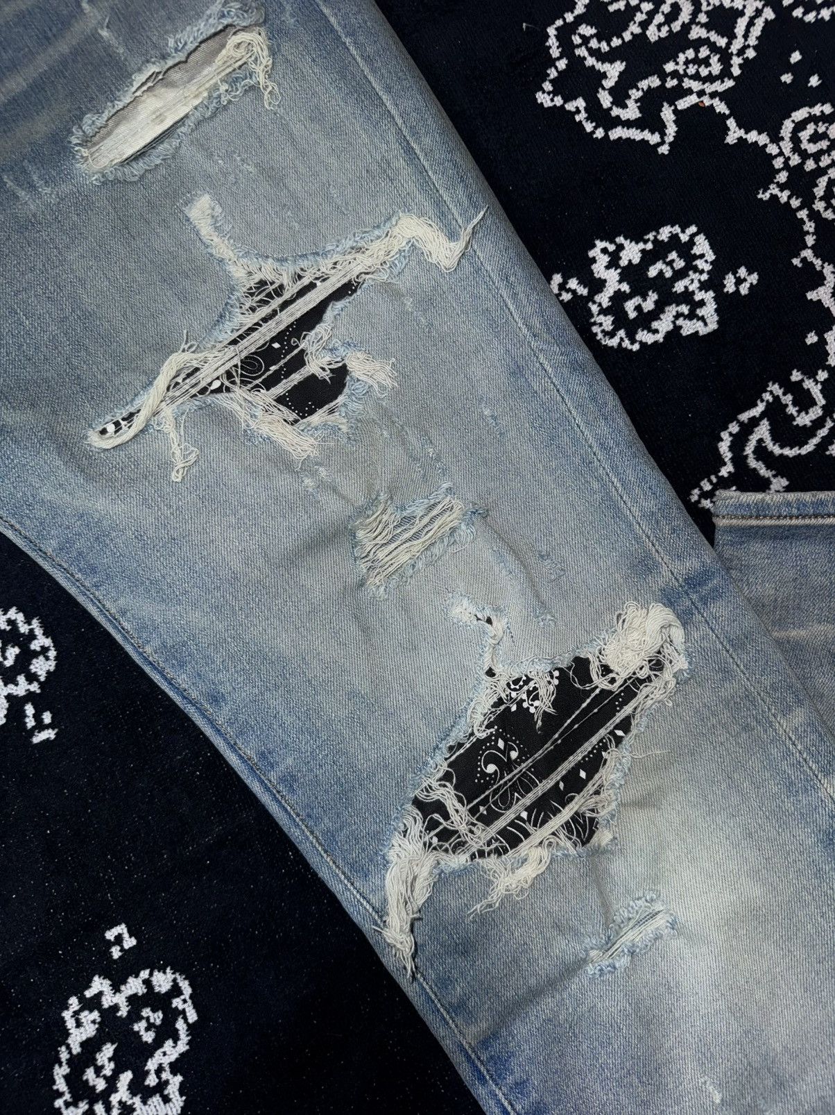 Amiri AMIRI BANDANA ENGLISH LOGO JEANS Size US 32 / EU 48 - 7 Thumbnail