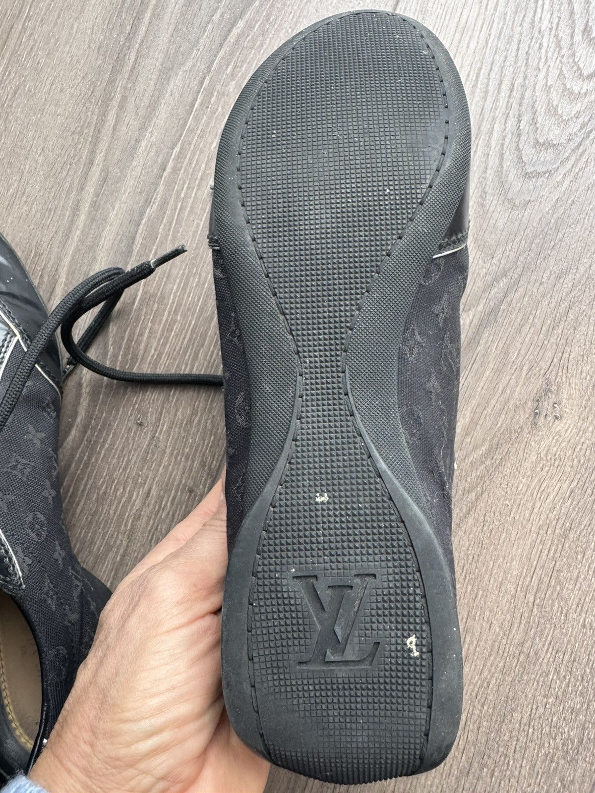 Louis Vuitton Louis Vuitton Black Leather Low Top Sneakers Size US 9 / IT 39 - 6 Thumbnail