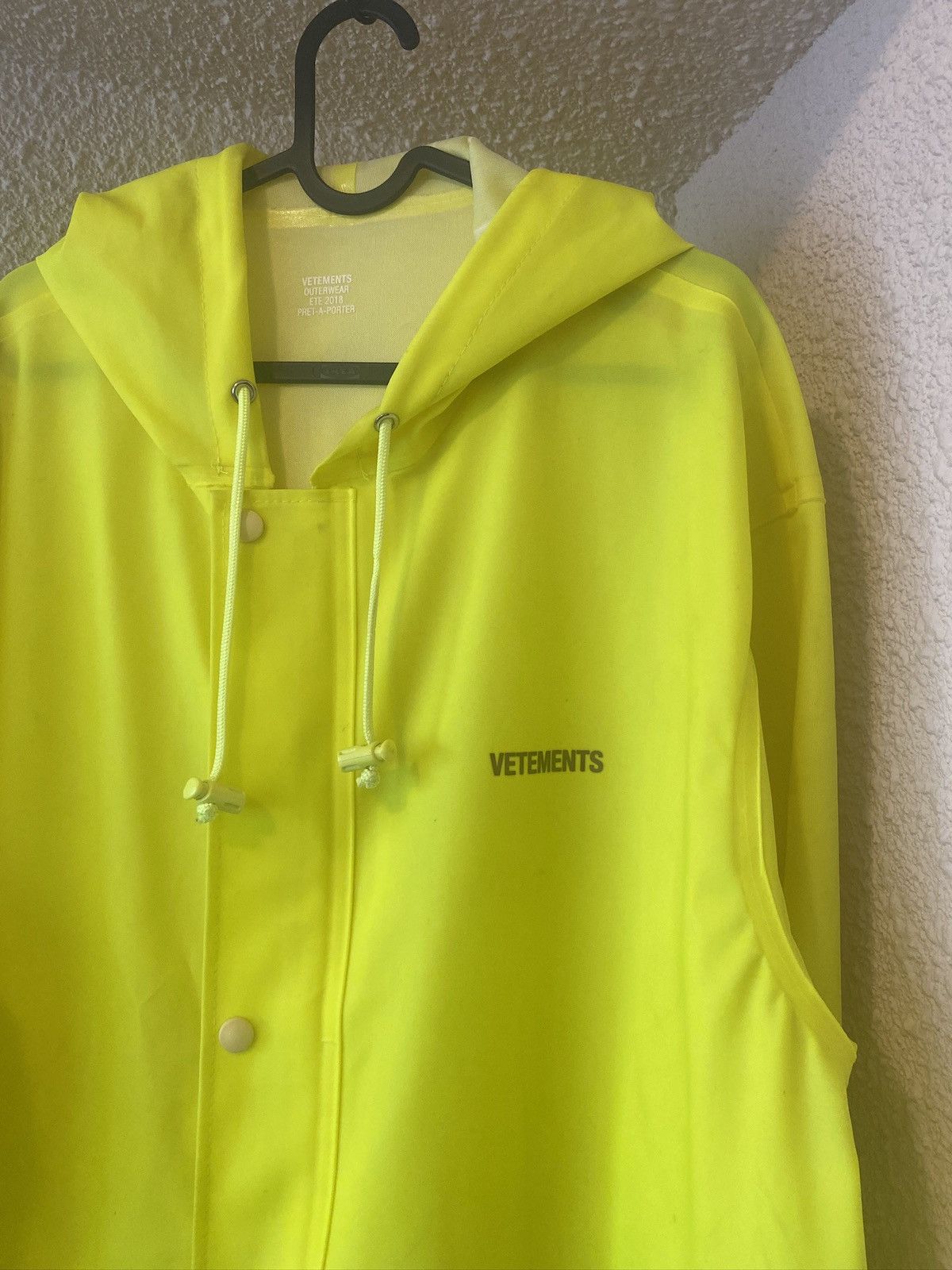 Vetements Raincoat ☔️ Size US L / EU 52-54 / 3 - 2 Thumbnail