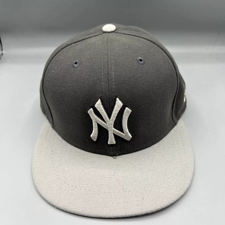 New Era × Supreme Supreme x New Era Yankees Kanji Fitted Hat 7 3/8