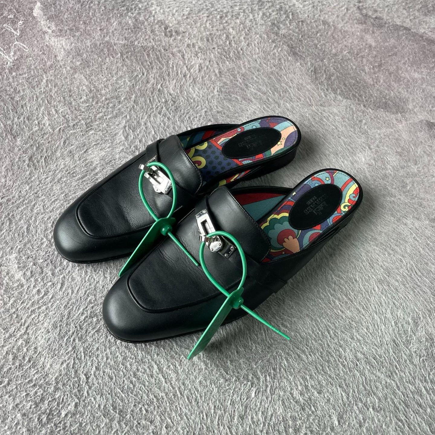Hermes Hermes Black Sandals 38 Women Size US 7.5 / IT 37.5 - 1 Thumbnail