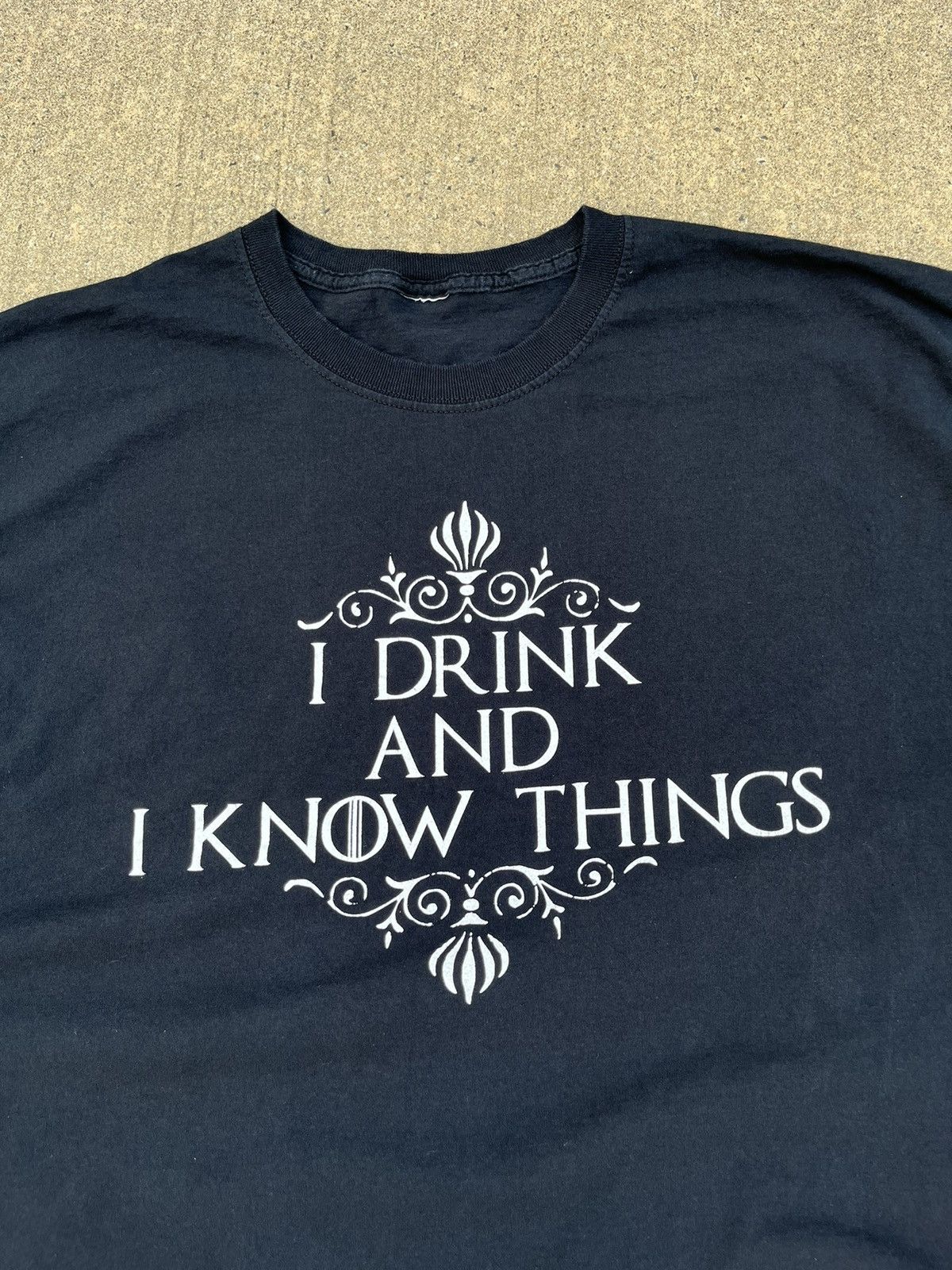 Vintage VINTAGE Y2K ADULT HUMOR “I DRINK AND I KNOW THINGS” T-SHIRT Size US XL / EU 56 / 4 - 3 Thumbnail