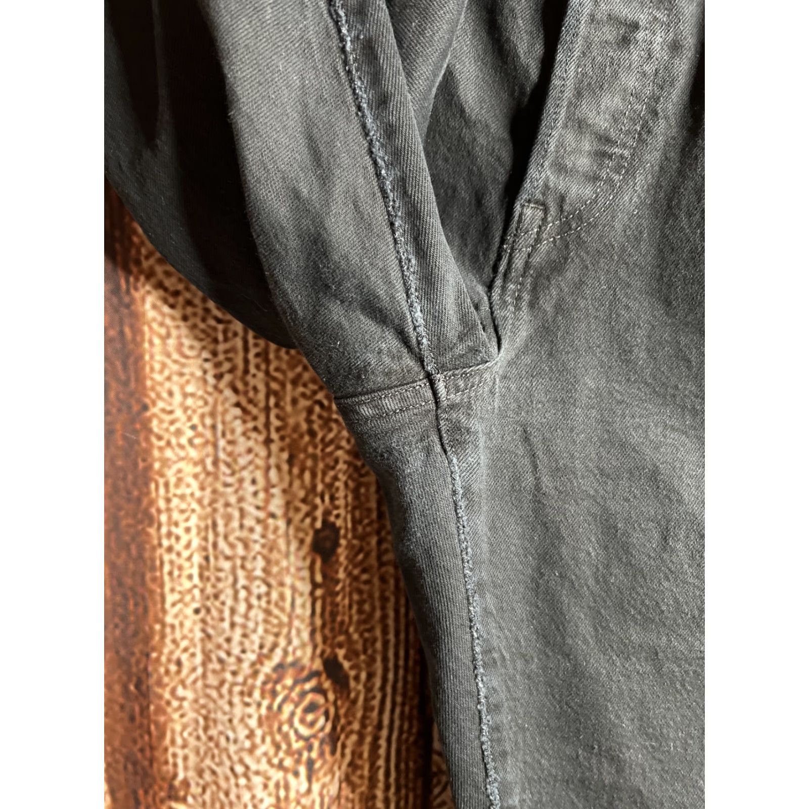Vintage Levi’s Premium Wedgie Straight Jeans Cropped Raw Hem Button Fly Black 28 Womens Jeans 28 Black Cropped Distressed Inseam 25in Size 28" / US 6 / IT 42 - 3 Thumbnail