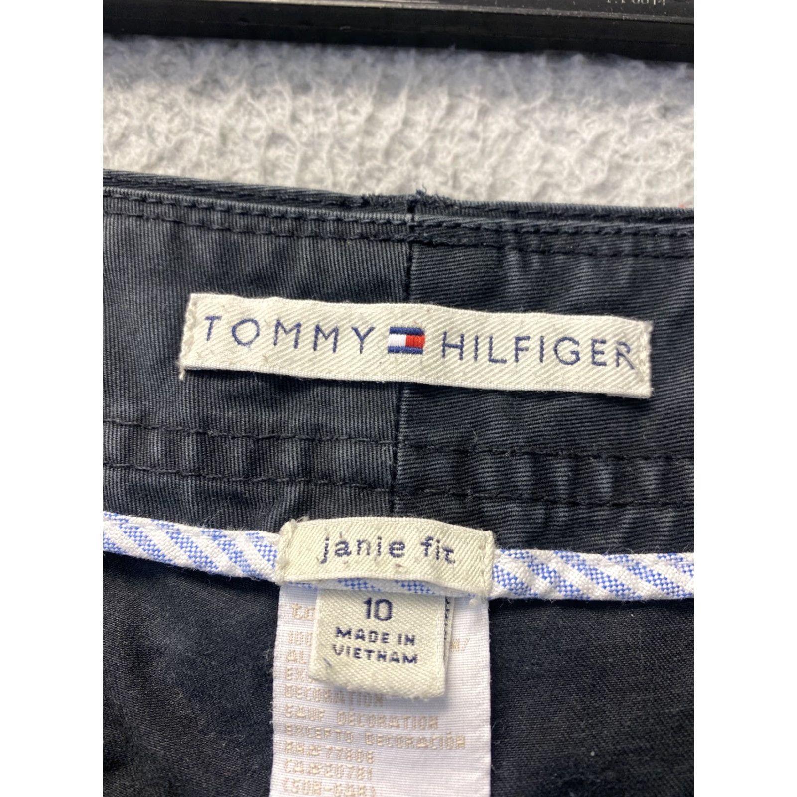 Tommy Hilfiger Tommy Hilfiger Shorts - Chino Women - Size 10 - Black - Regular Fit - 3in Inseam Size 32" / US 10 / IT 46 - 4 Thumbnail