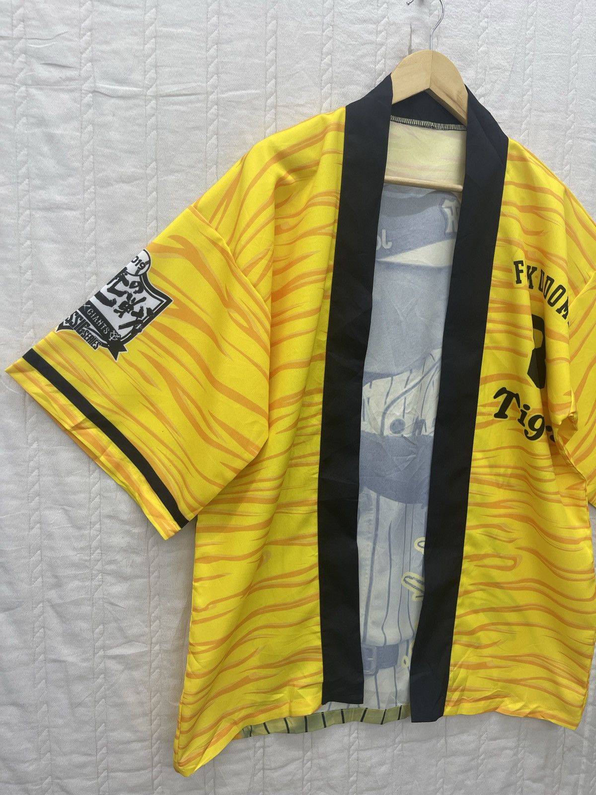 Japanese Brand VTG HANSHIN TIGER FUKUDOME 8 KIMONO TIGER STRIPED Size US L / EU 52-54 / 3 - 5 Thumbnail
