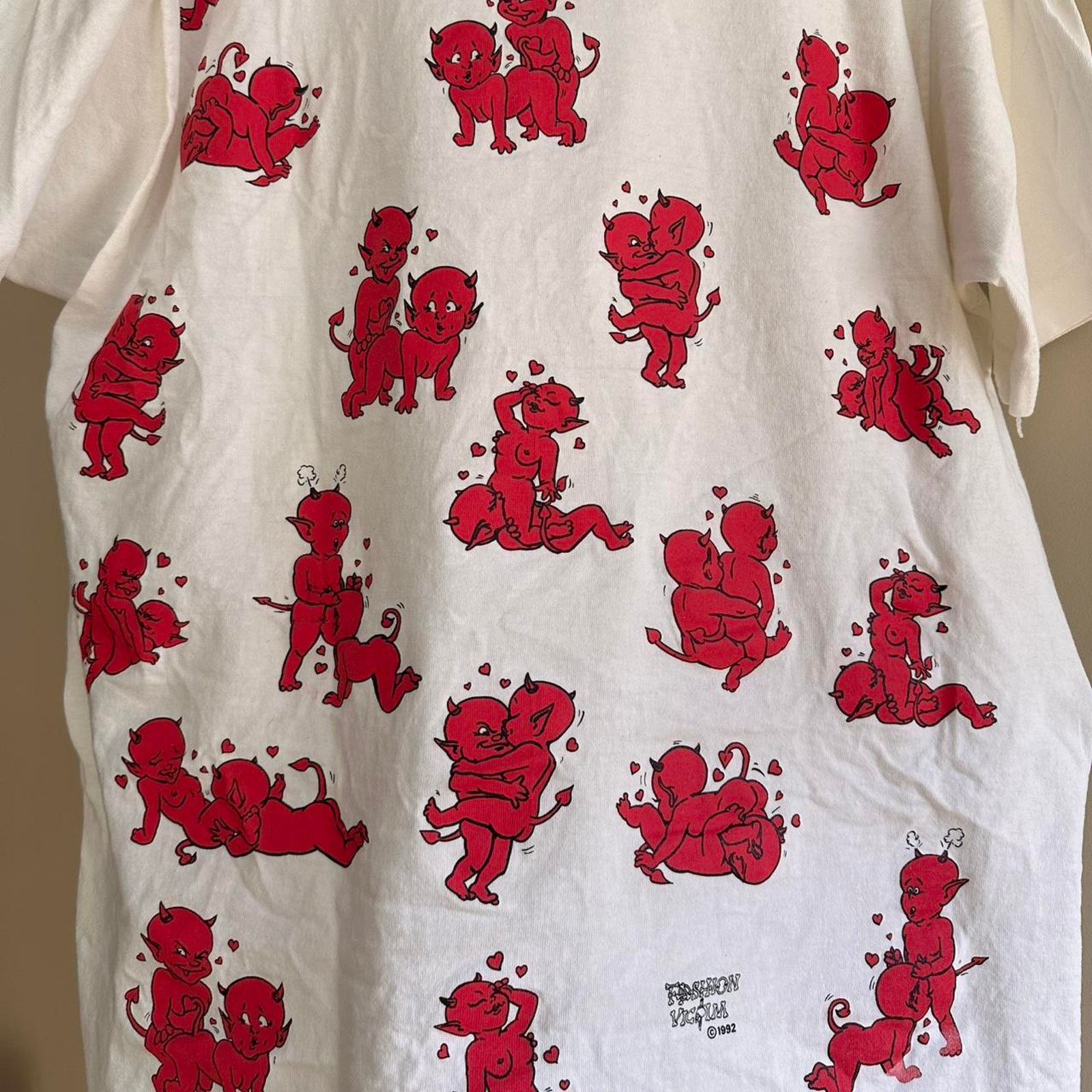 Fashion Victim × Fruit Of The Loom × Vintage Vintage 1992 Fashion Victim Devil Sex Shirt Size US XL / EU 56 / 4 - 7 Thumbnail