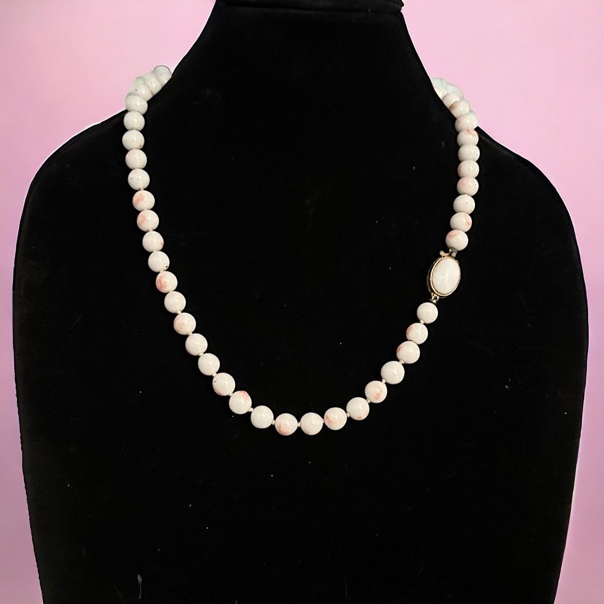 Vintage Vintage Angel Skin coral milk glass bead necklace Size ONE SIZE - 1 Thumbnail