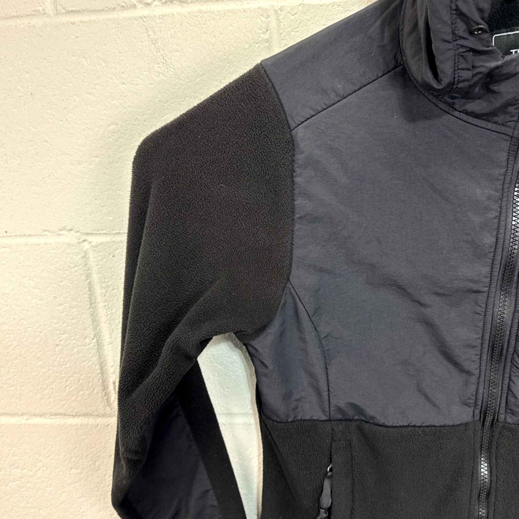 The North Face The North Face Denali Hooded Full Zip Jacket Women’s Medium Black Fleece Jacket Size M / US 6-8 / IT 42-44 - 5 Thumbnail