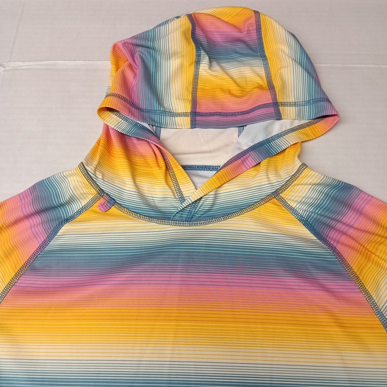 Chubbies Chubbies The Malibu Sunset Sun Hoodie Men's Size M UPF 50 Size US M / EU 48-50 / 2 - 5 Thumbnail
