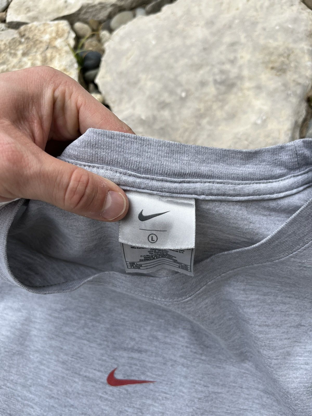 Nike × Vintage Rare Vintage Nike 90s y2k central swoosh t-shirt tee retro Size US L / EU 52-54 / 3 - 15 Thumbnail