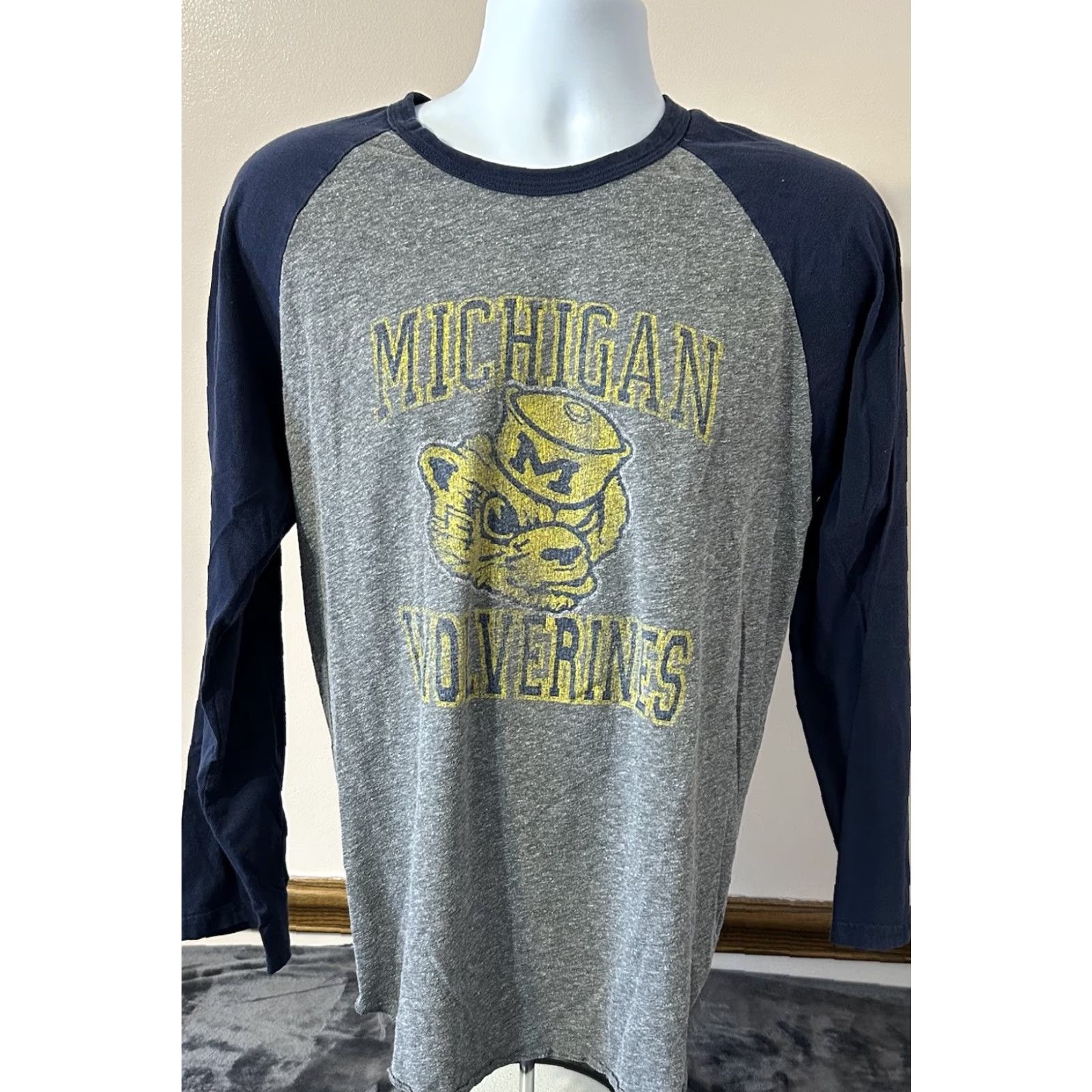 Vintage VINTAGE University Of Michigan Wolverines Long Sleeve Shirt Men XL Gray Blue Retro Brand Size US XL / EU 56 / 4 - 2 Thumbnail