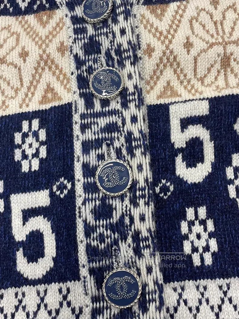 Chanel Chanel Colour block No. 5 letter cashmere knitted cardigan Size XS / US 0-2 / IT 36-38 - 2 Thumbnail