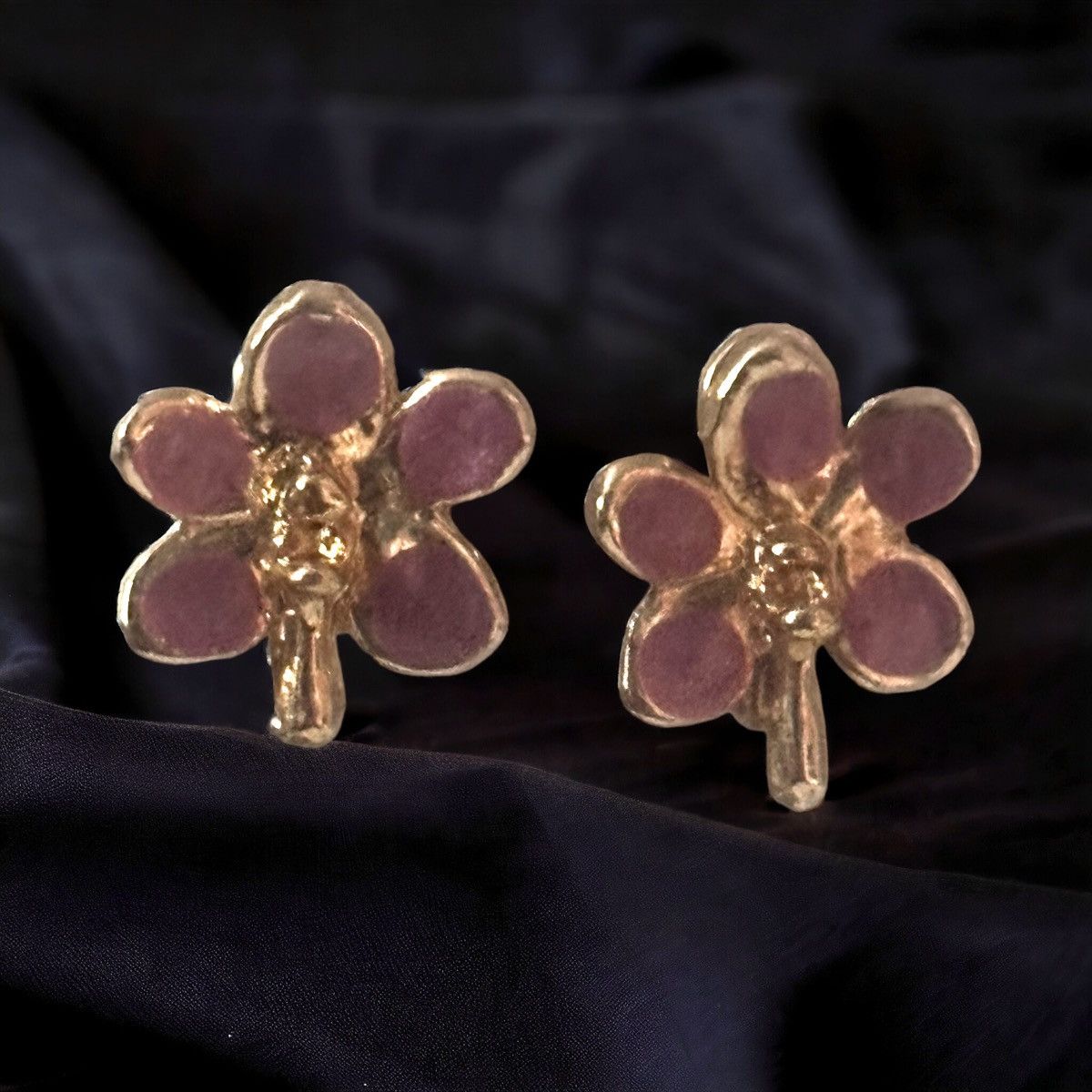 Vintage Vintage enamel flower clip on earrings Size ONE SIZE - 1 Thumbnail