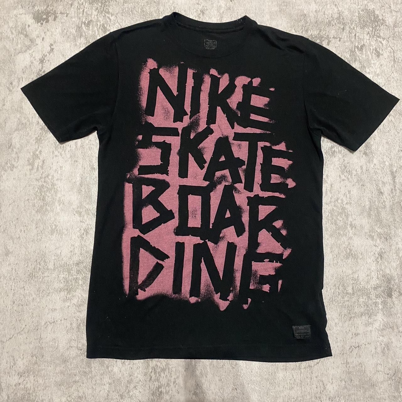 Nike Black and pink Nike skateboarding tee Size US M / EU 48-50 / 2 - 1 Thumbnail