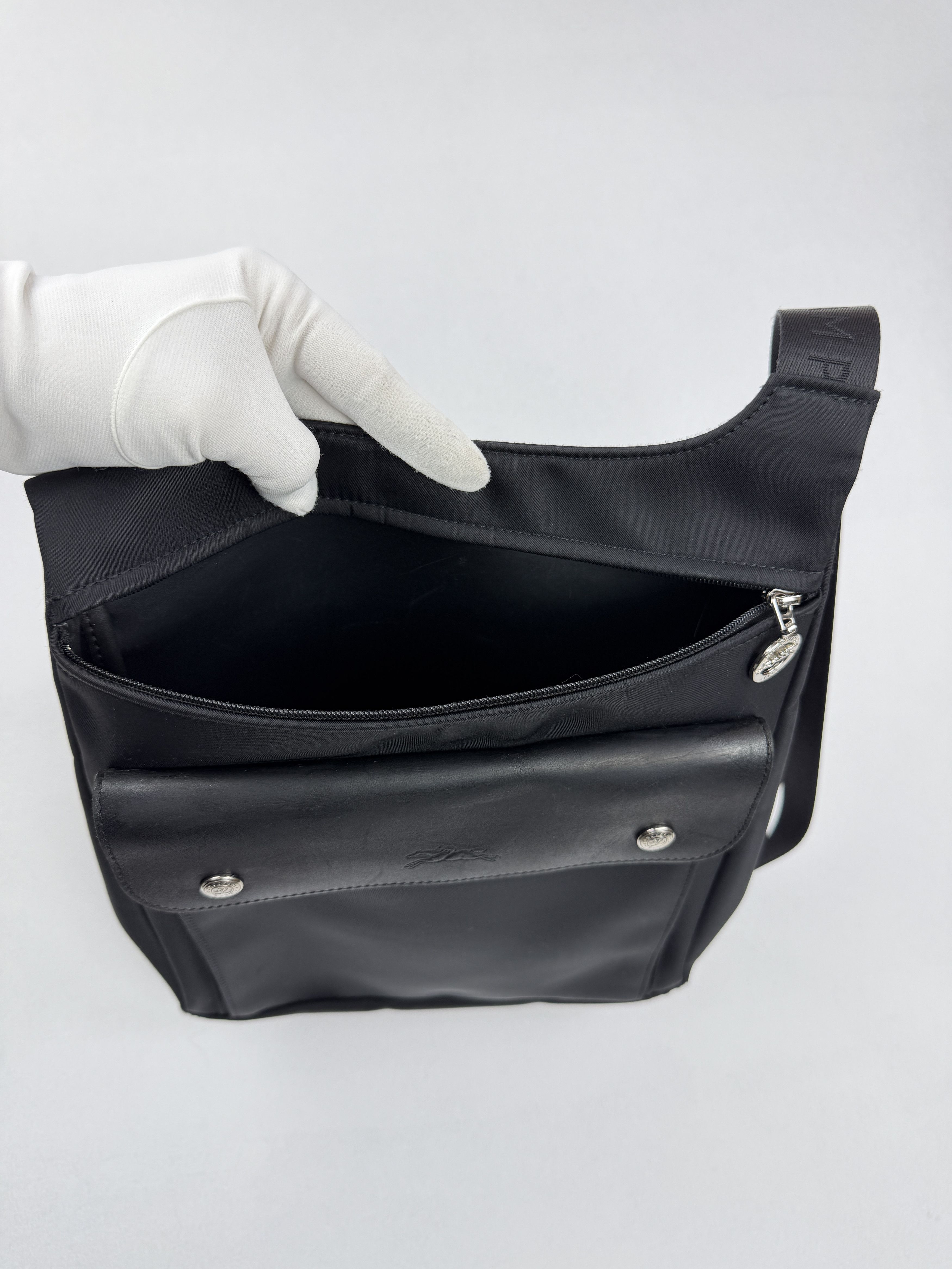 Longchamp Vintage Longchamp Black Nylon Crossbody Messenger Bag Size ONE SIZE - 10 Thumbnail
