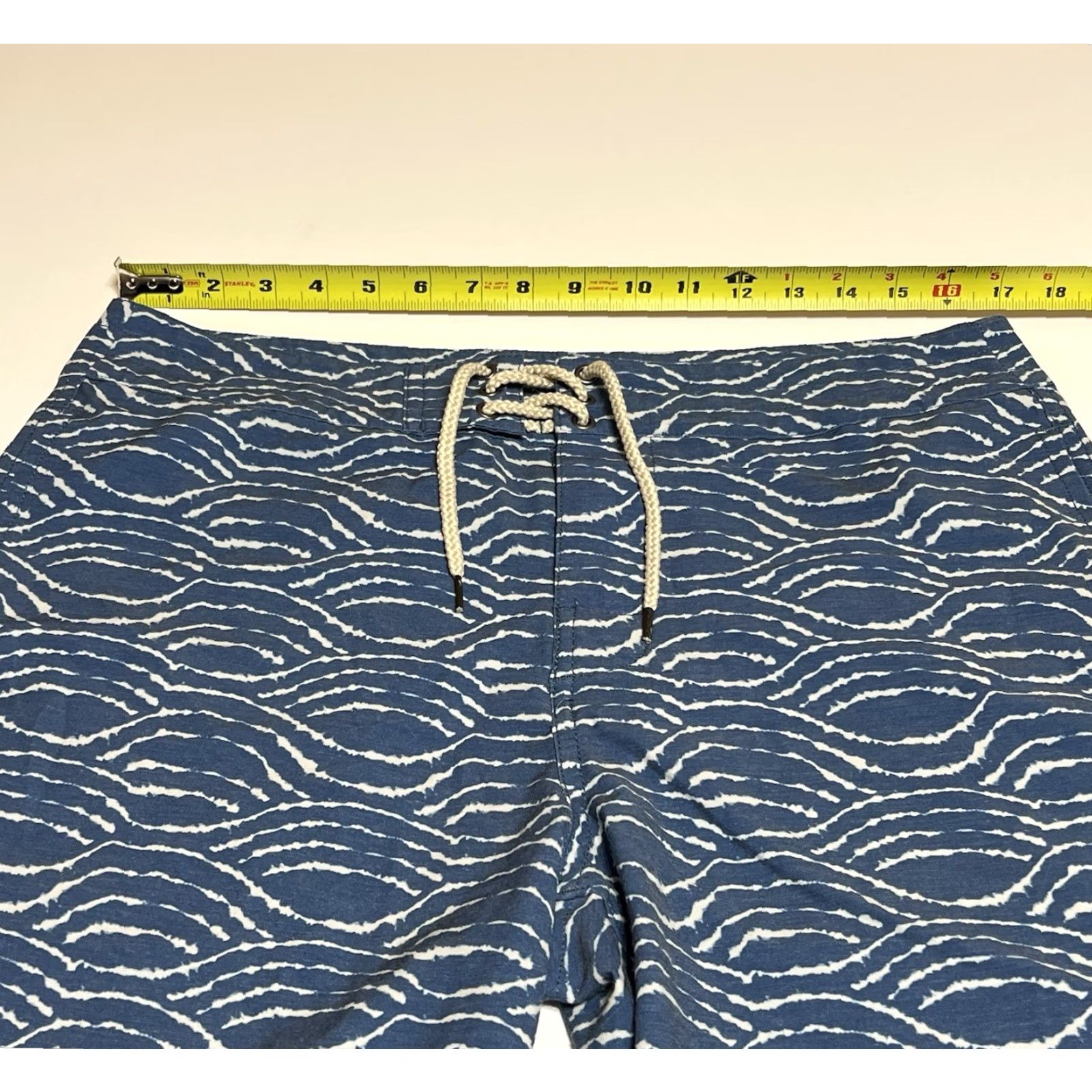 Faherty Faherty Board Swim Shorts Mens 33 Blue Wave Pattern Trunks Size US 33 - 3 Thumbnail