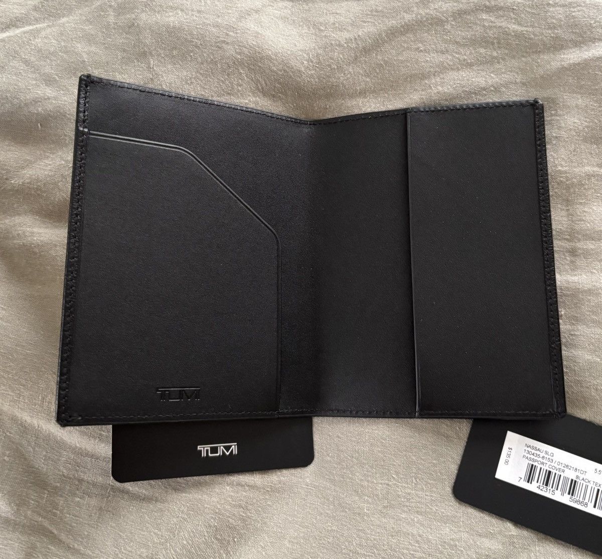 Tumi Tumi Nassau Leather Passport Cover Size ONE SIZE - 4 Thumbnail