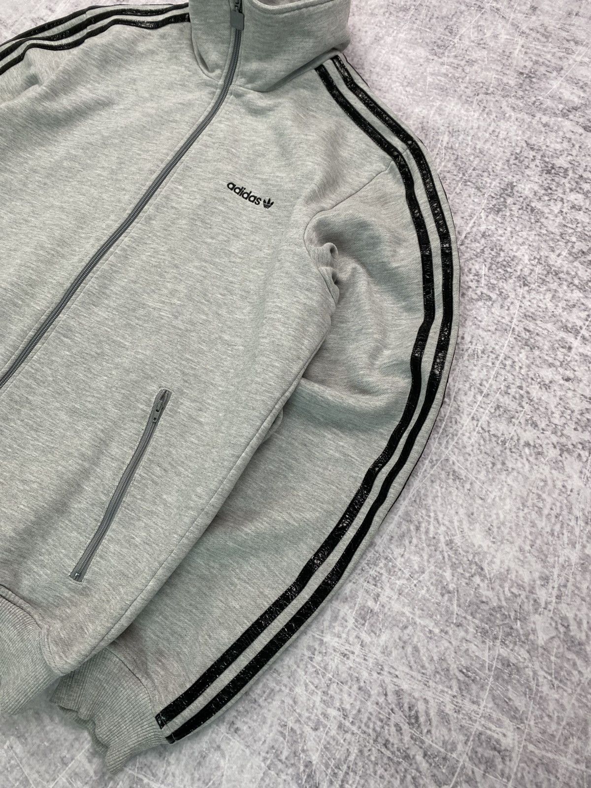 Adidas × Vintage Vintage gray Adidas logo three stripes zip sweatshirt Size US L / EU 52-54 / 3 - 3 Thumbnail