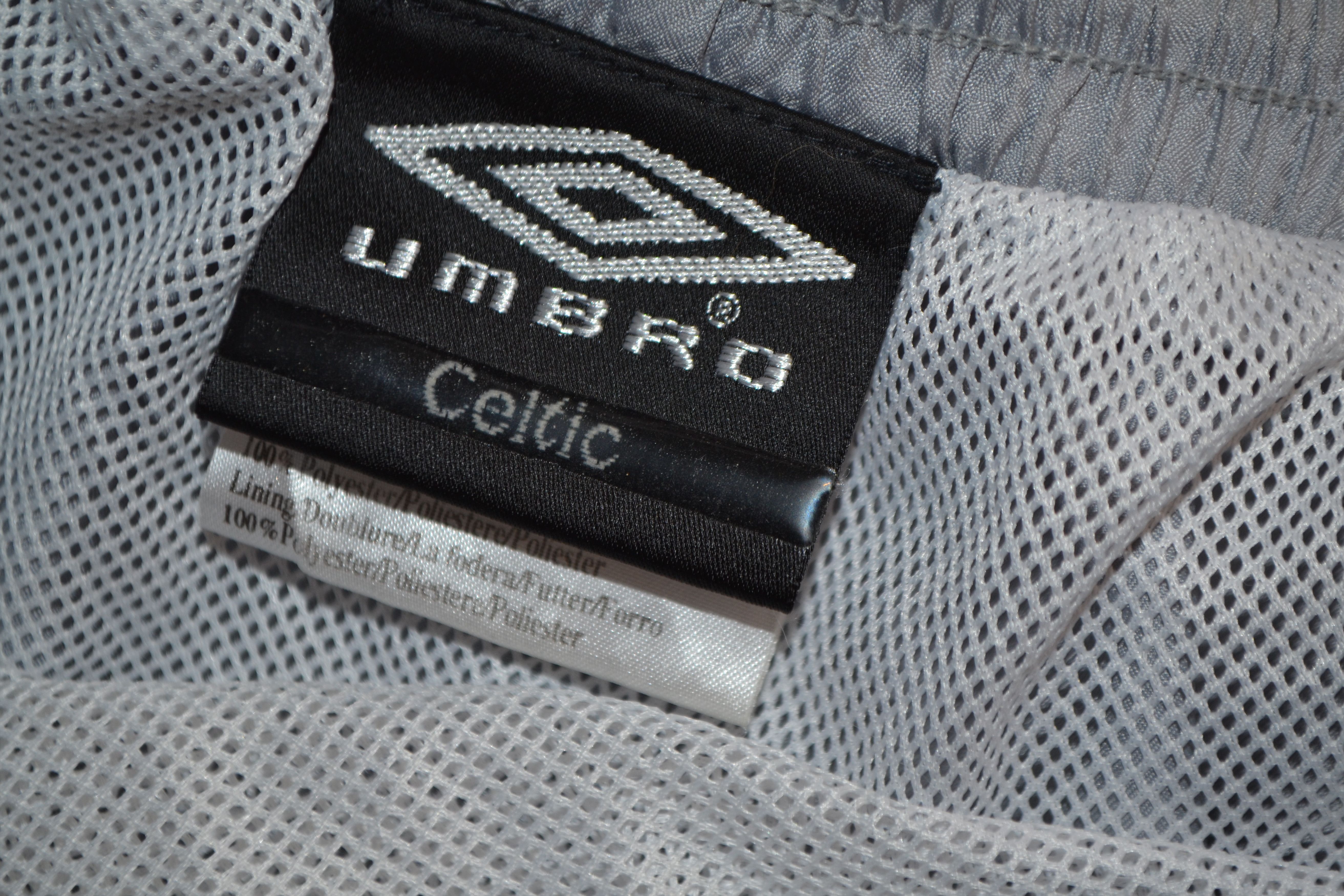 Umbro Vintage Celtic Glasgow Training Football Shorts Soccer Size US 30 / EU 46 - 3 Thumbnail