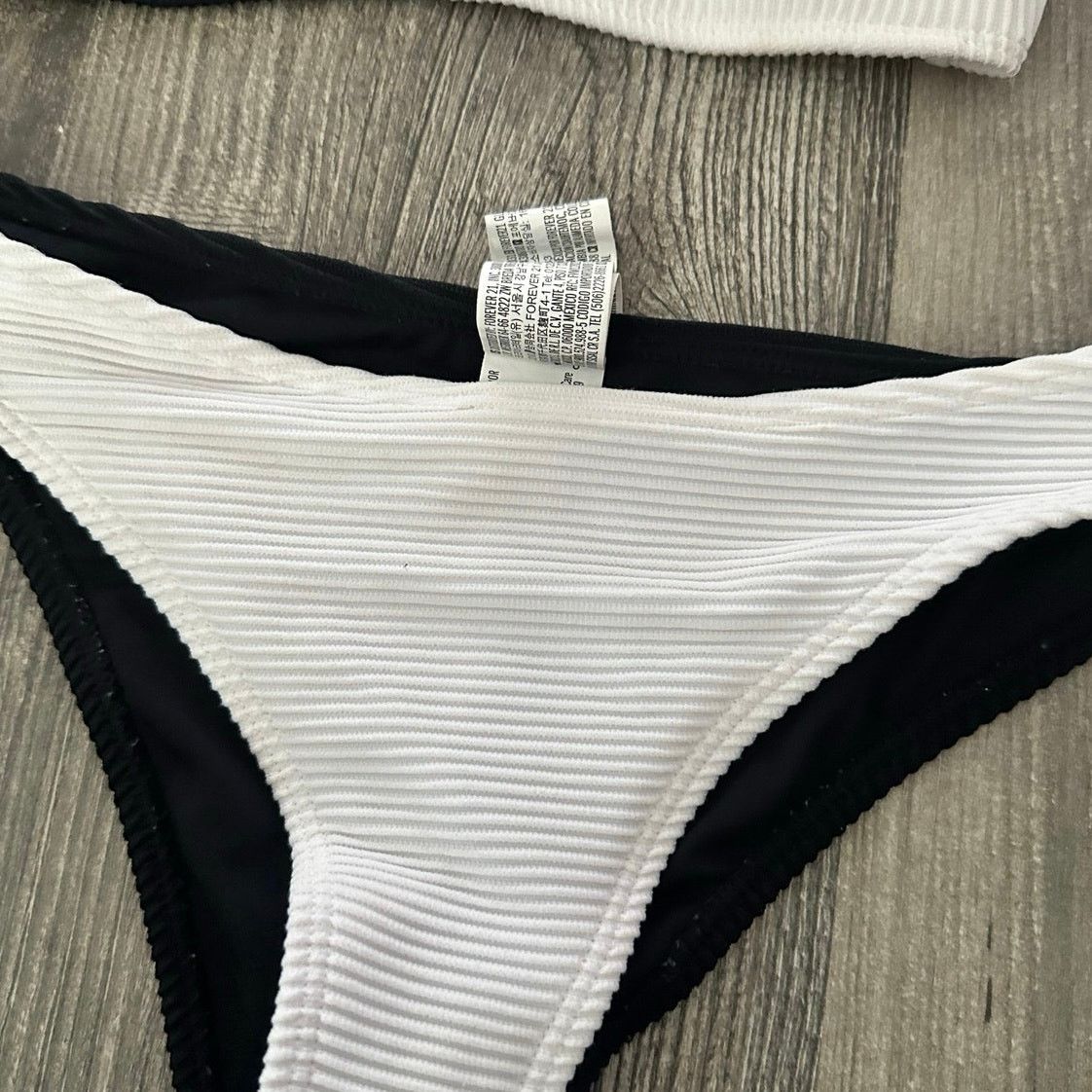 Forever 21 forever 21 two tones black white ribbed bikini swimsuit Size S / US 4 / IT 40 - 3 Thumbnail