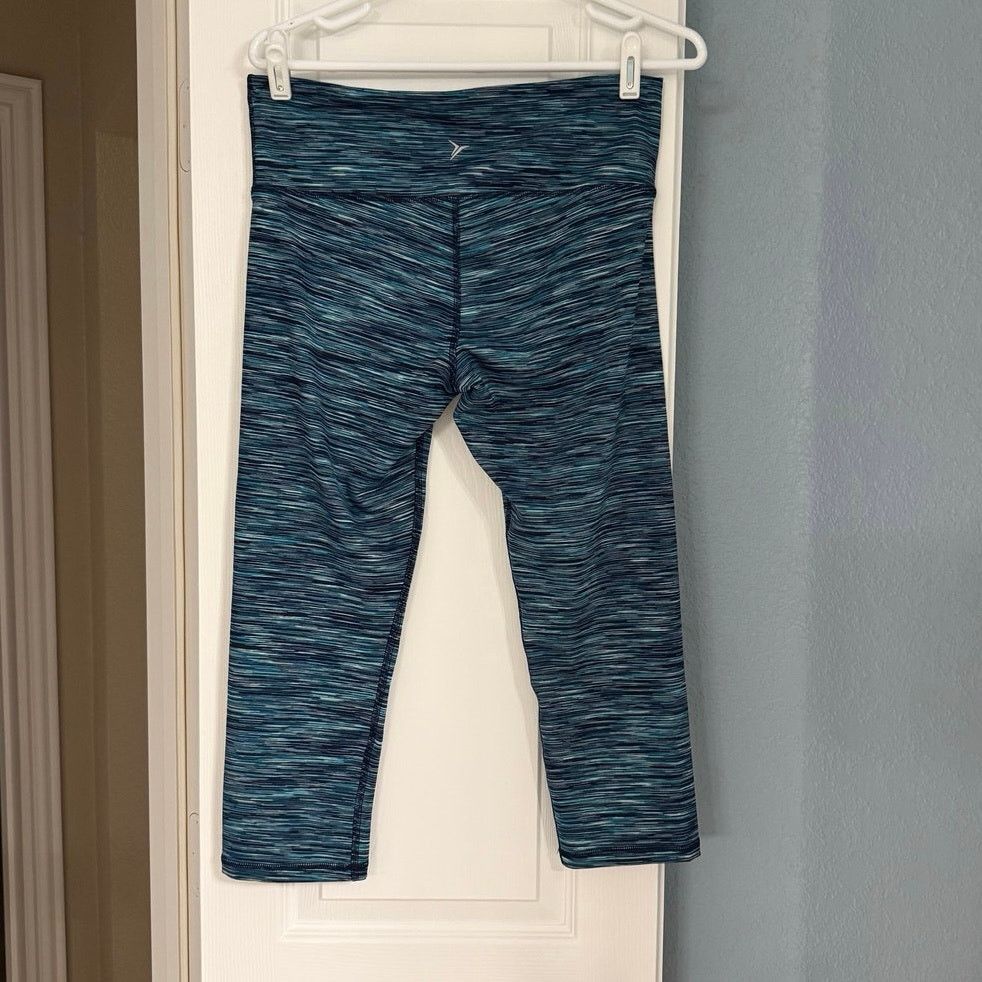 Old Navy Old Navy Go-Dry Capri Active Leggings Size 34" / US 12 / IT 48 - 3 Thumbnail
