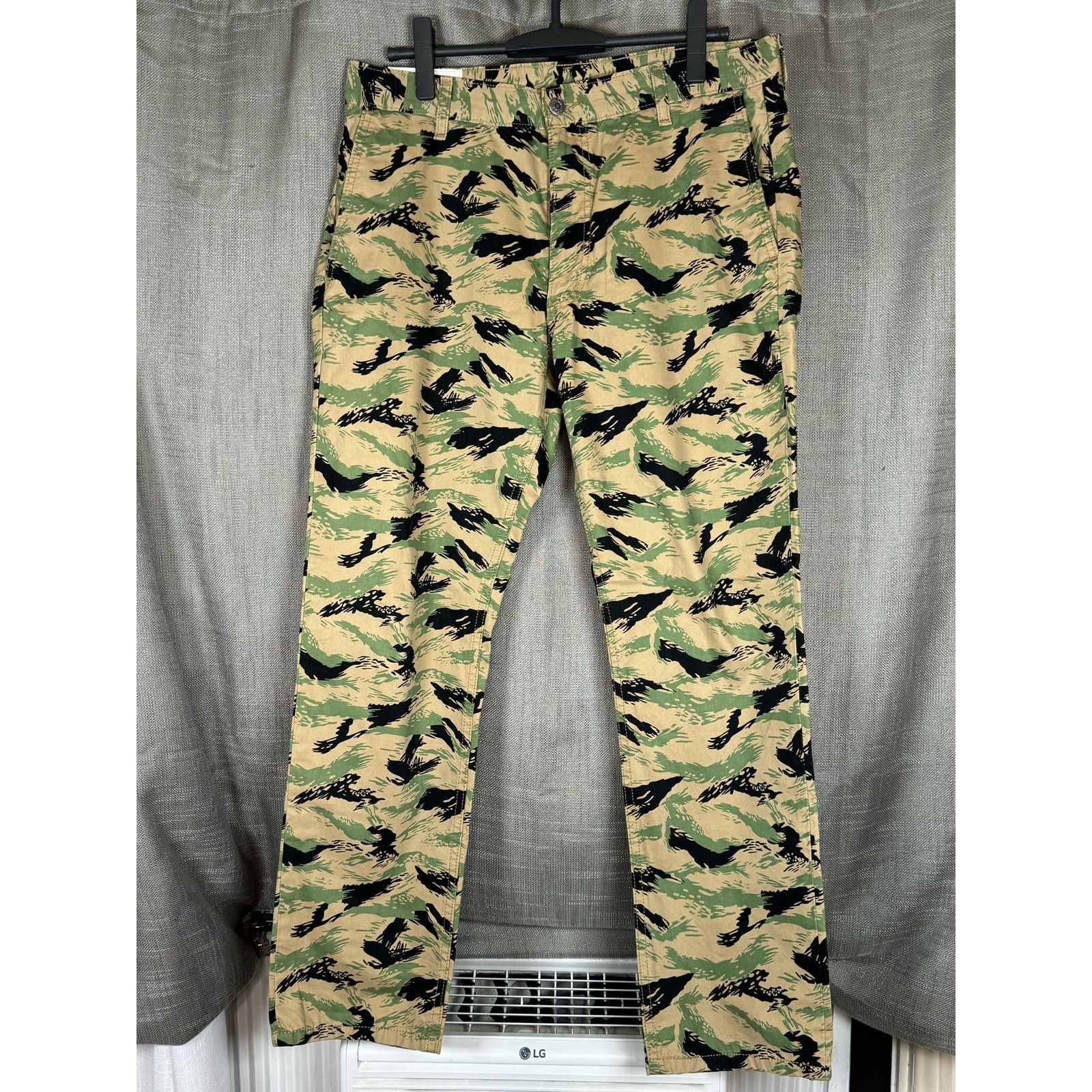 Levi's Levi Camo True Straight Flat Button Fly Green Military Pants Size US 34 / EU 50 - 1 Thumbnail