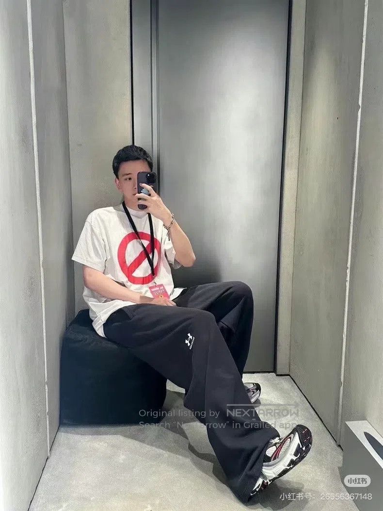 Balenciaga Balenciaga No band Logo printing short sleeve T-shirt Size US L / EU 52-54 / 3 - 9 Thumbnail