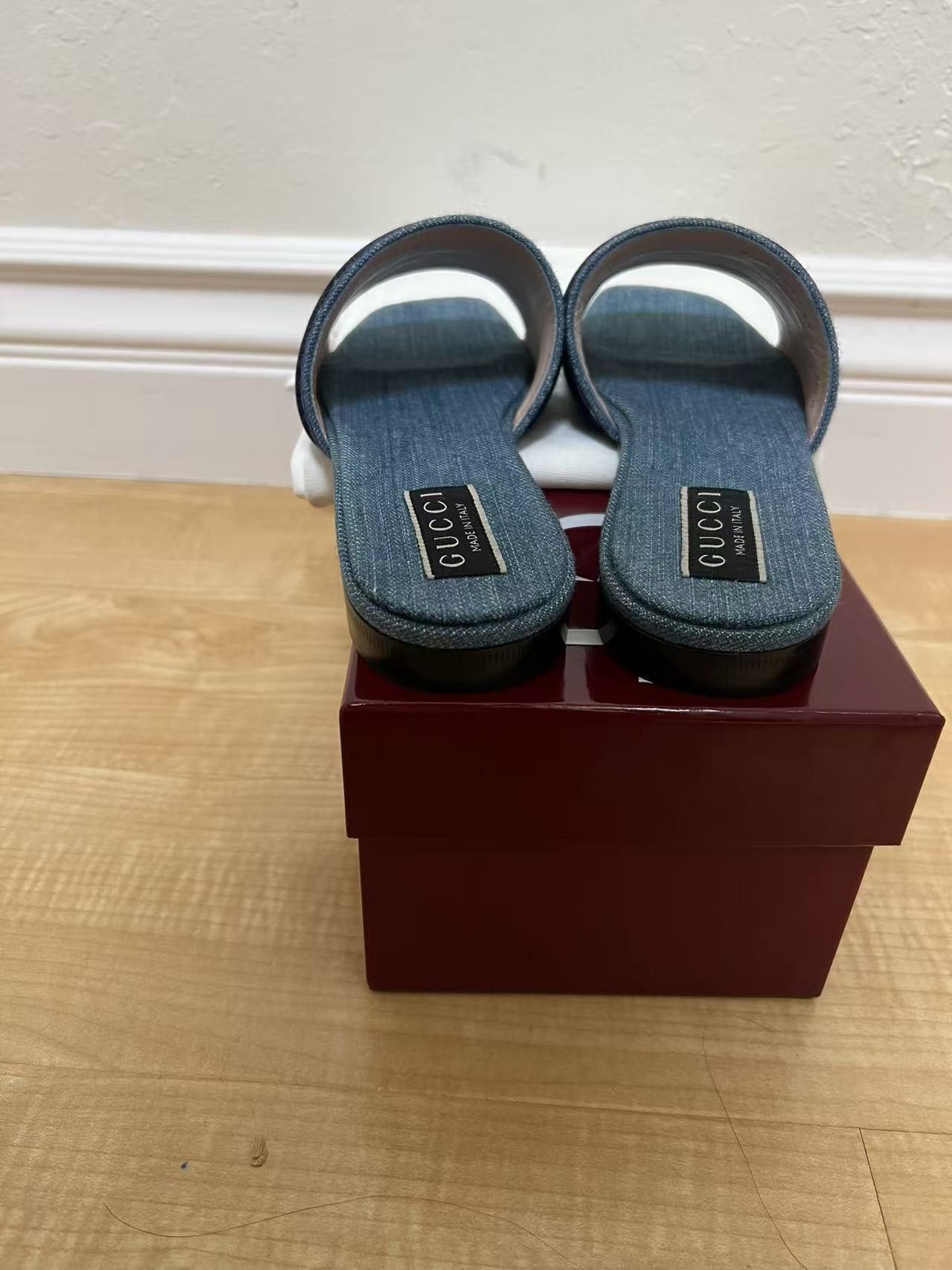 Gucci Gucci Women's Logo Denim Slide Sandals Size US 7 / IT 37 - 4 Thumbnail