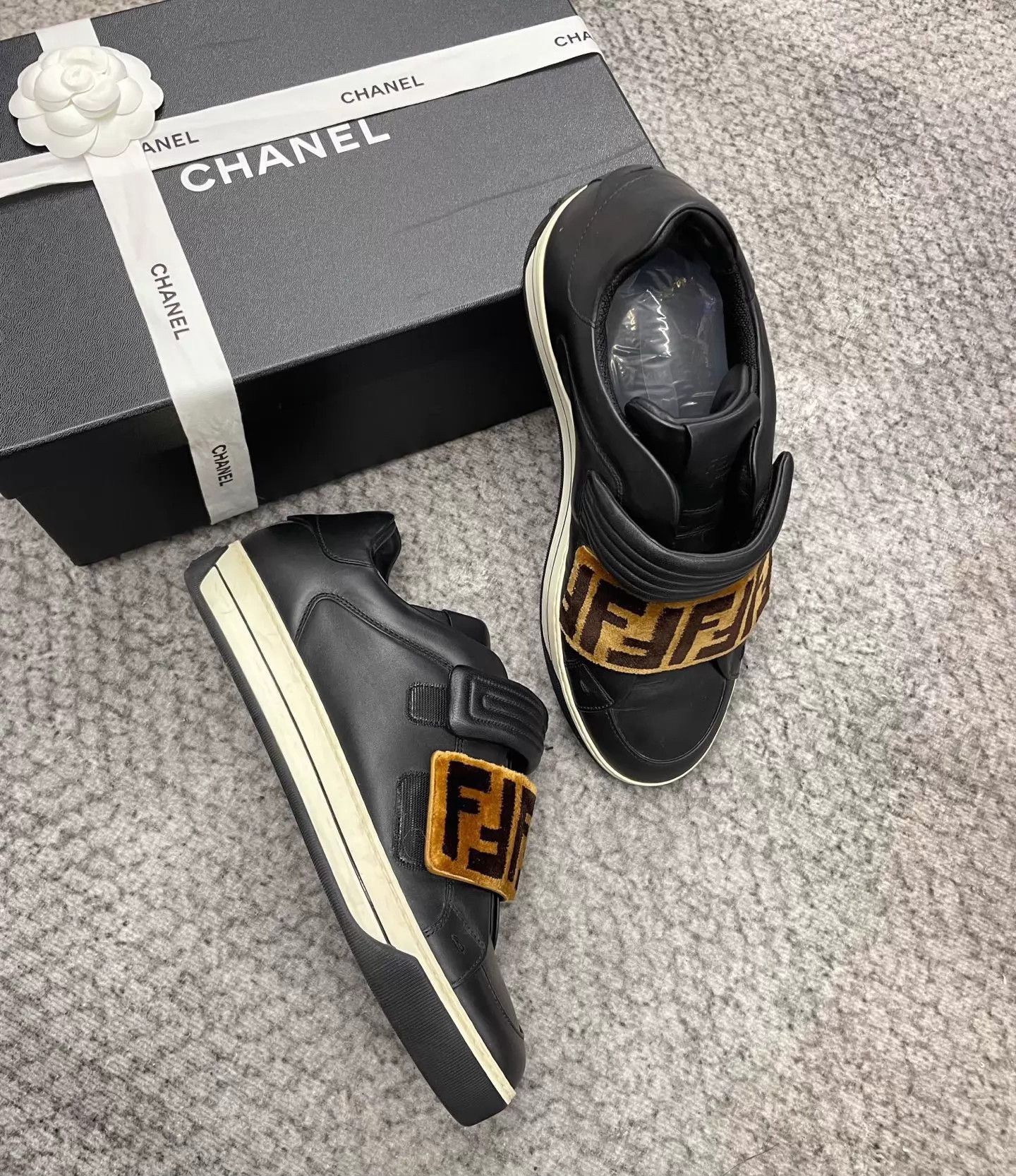 Fendi FENDI black and brown FF fur detail sneakers 5 Size US 5 / IT 35 - 3 Thumbnail