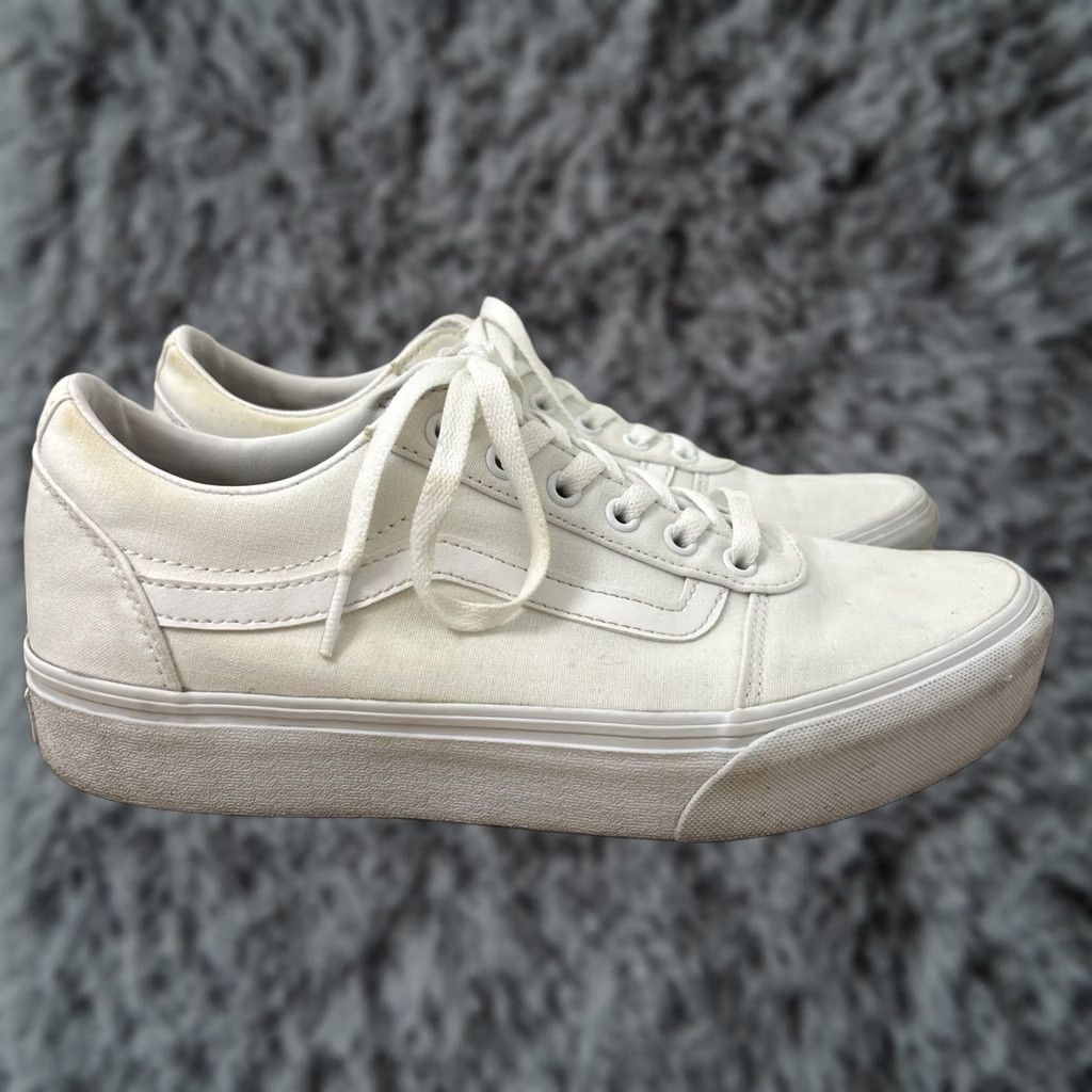 Vans VANS Old Skool Sneaker Womens Size 11 White Canvas Skateboard Shoe 721356 Size US 9 / IT 39 - 1 Thumbnail
