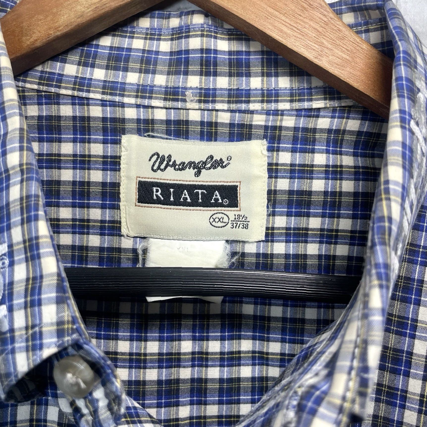 Wrangler Wrangler Riata Dark Blue Plaid Long Sleeve Button-Up Men’s 2XL Multicolor Pattern Wrangler Riata Shirt Mens XXL Regular Fit Button-Up Size US XXL / EU 58 / 5 - 5 Thumbnail