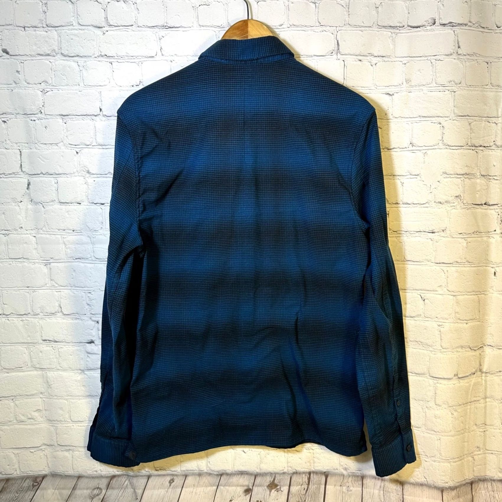 Lululemon Lululemon Mens Button-Down Shirt Blue Black Ombre Stripe Long Sleeve Size US L / EU 52-54 / 3 - 5 Thumbnail