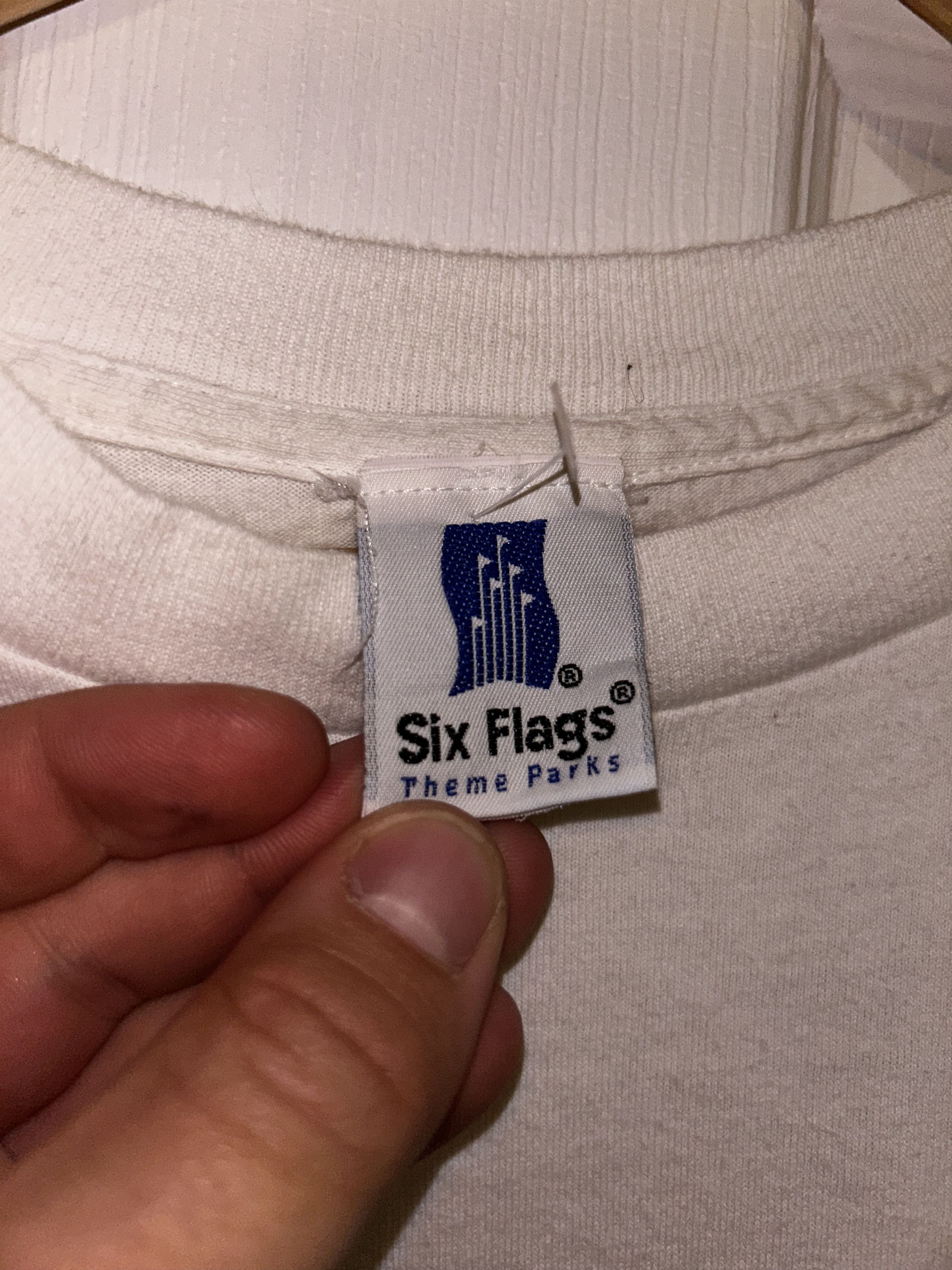 Vintage Vintage 1995 Six Flags Tee Size US L / EU 52-54 / 3 - 4 Thumbnail