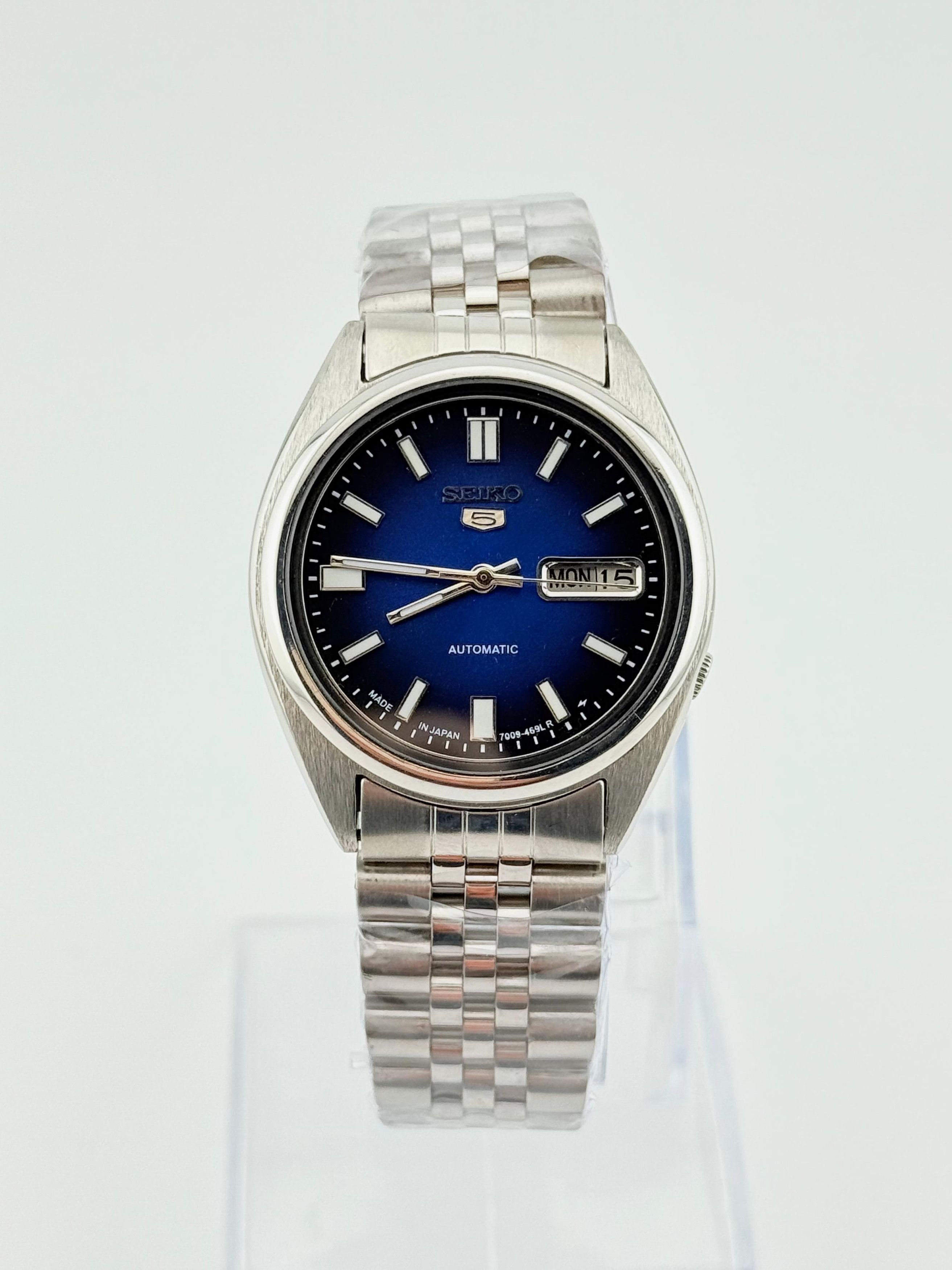 Seiko Elegant Men's Seiko 5 7009 Wrist Watch Size 36 - 2 Thumbnail