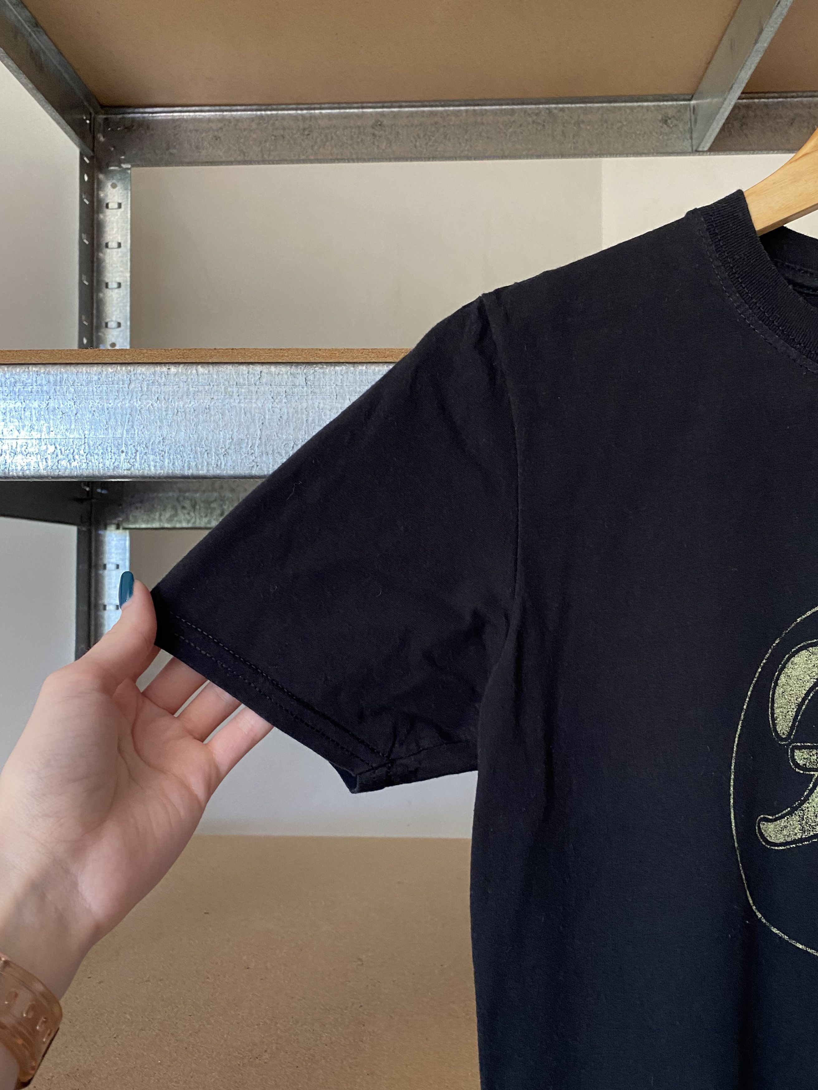 Band Tees Vintage 2000s Foo Fighters Greatest Hits T-shirt Size US S / EU 44-46 / 1 - 8 Thumbnail